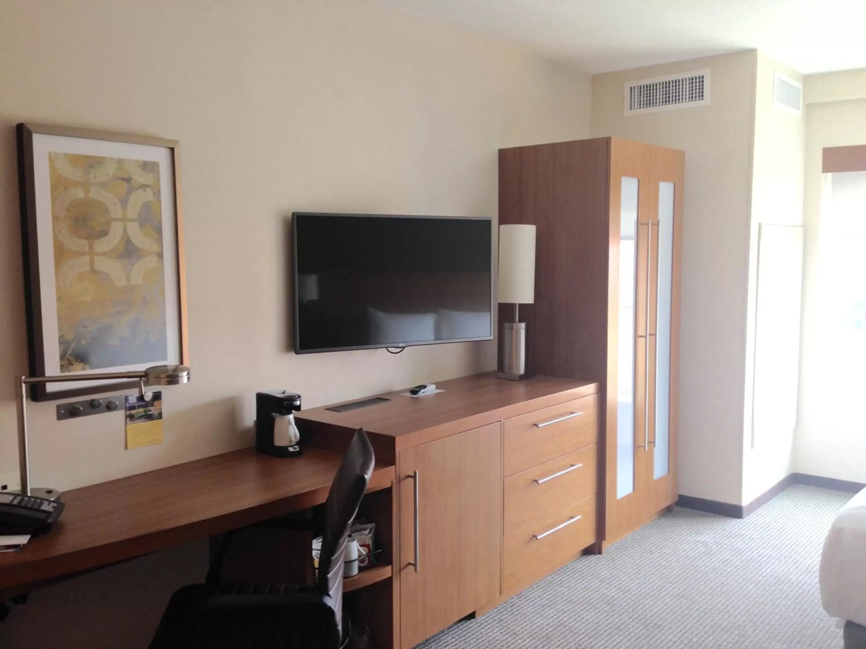 King Room with Sofa Bed and Accessible Tub - Disability Access in Hyatt Place Columbia/Downtown/The Vista