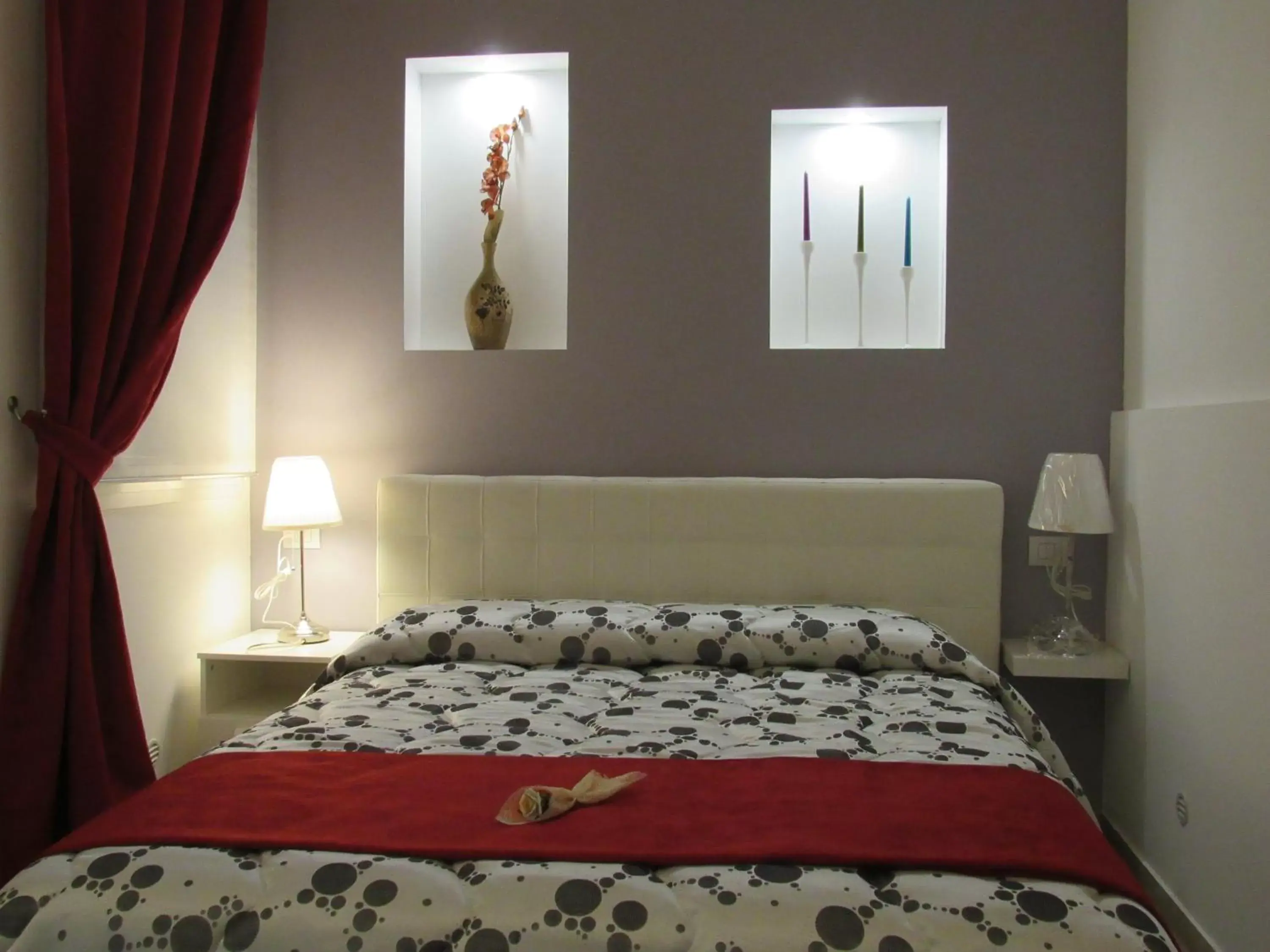 Bedroom, Bed in La Voce del Violino