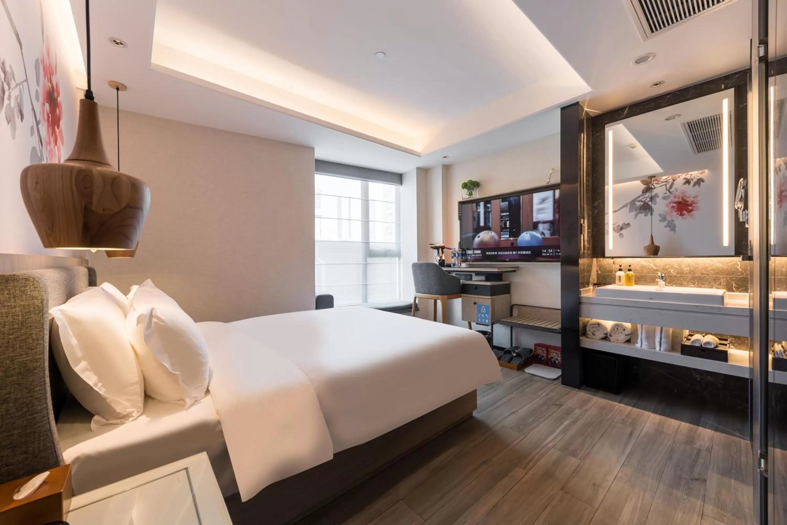 Photo of the whole room, Bed in Paco Hotel Canton Tower Pazhou