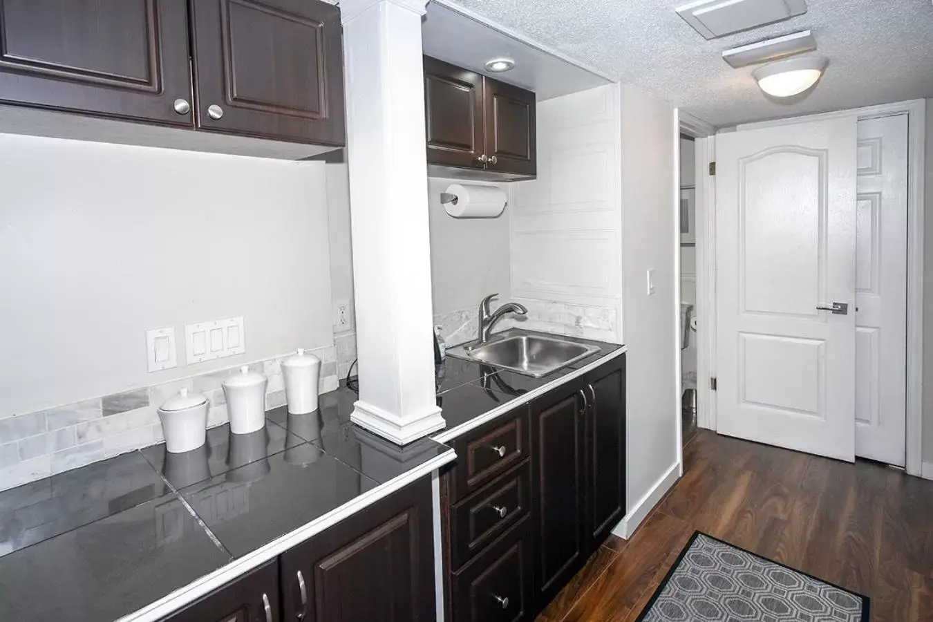 Kitchen/Kitchenette in A Touch of English B&B