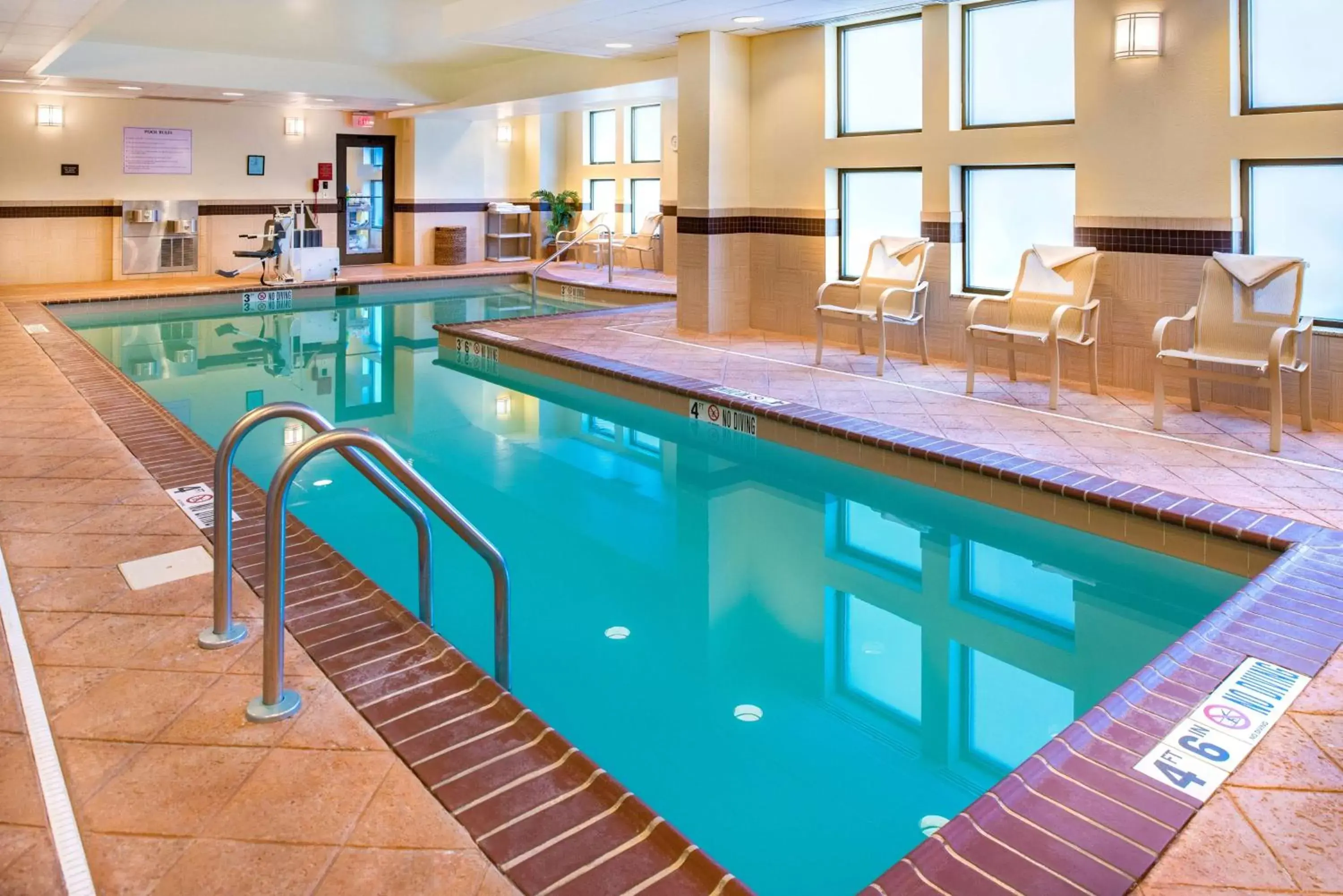 Swimming Pool in Hampton Inn & Suites National Harbor/Alexandria Area