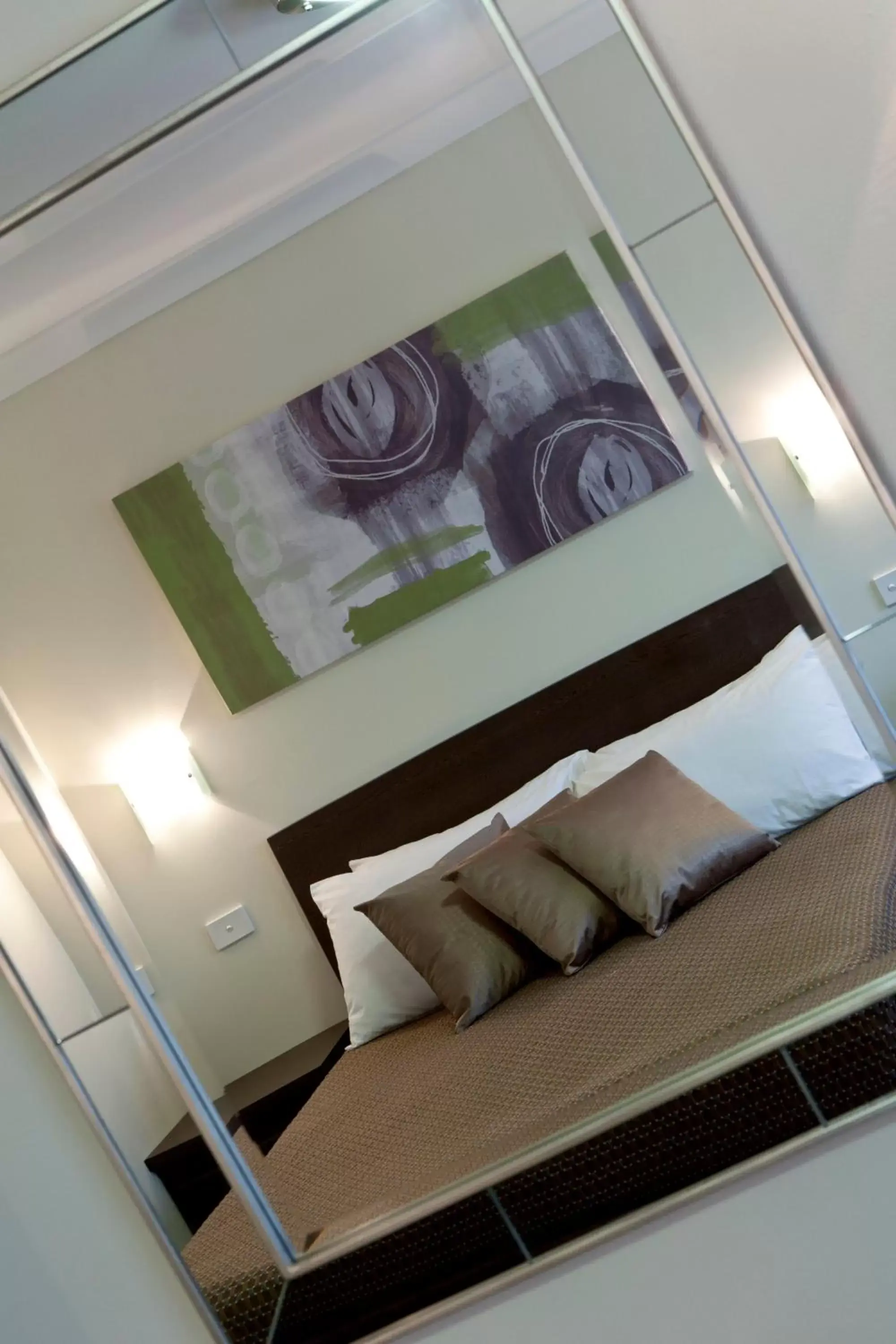 Bed in ibis Styles Canberra Tall Trees Hotel