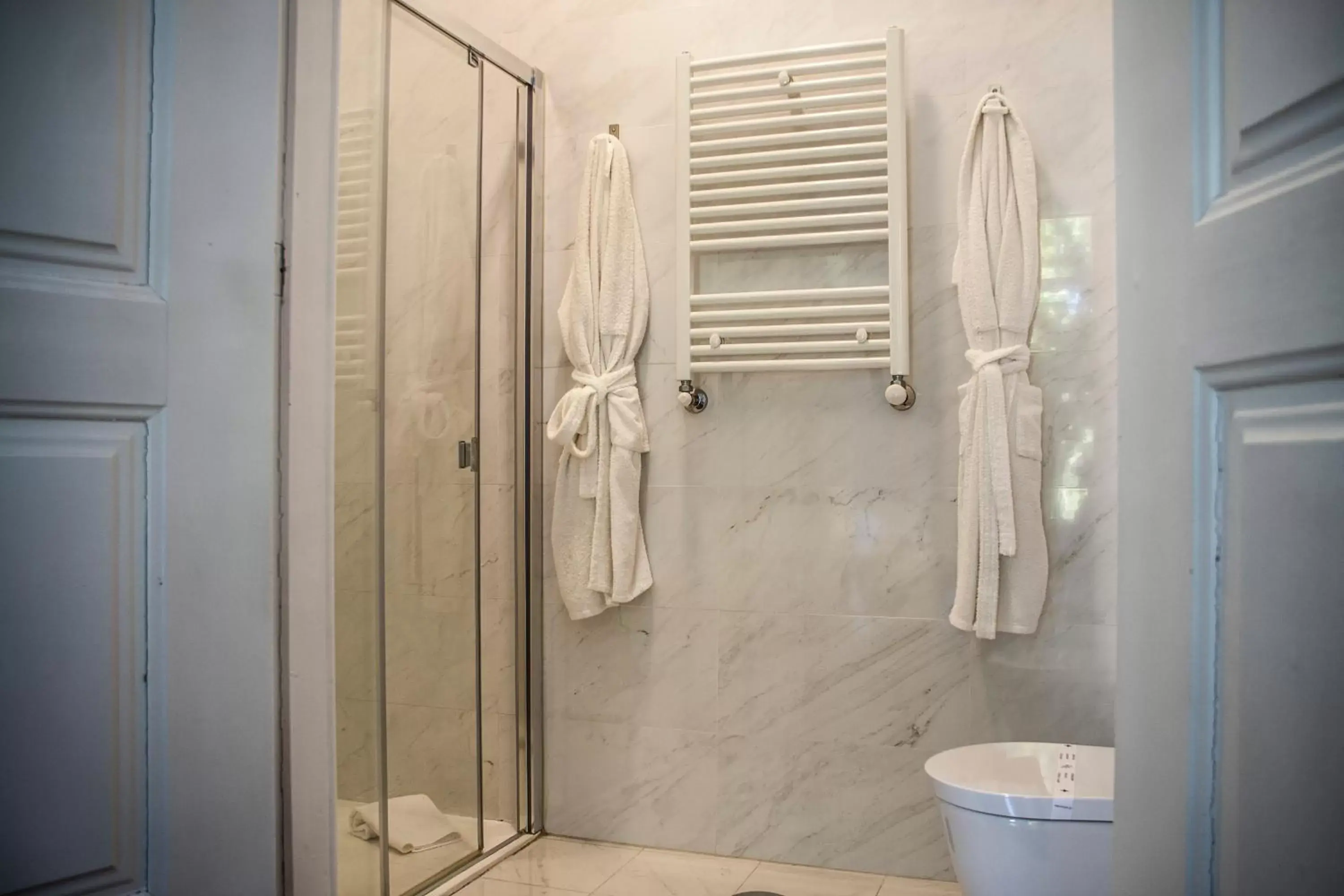 Shower, Bathroom in Oporto Loft