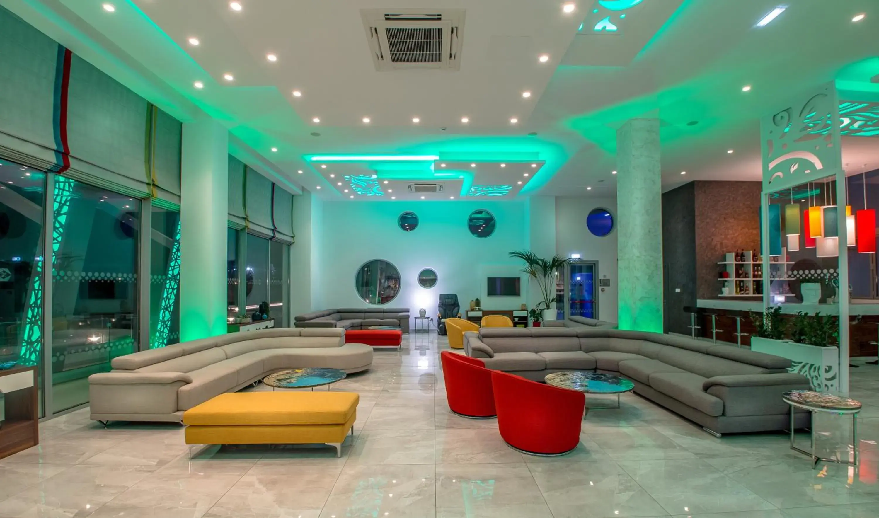 Lobby or reception, Lounge/Bar in Nicholas Color Hotel