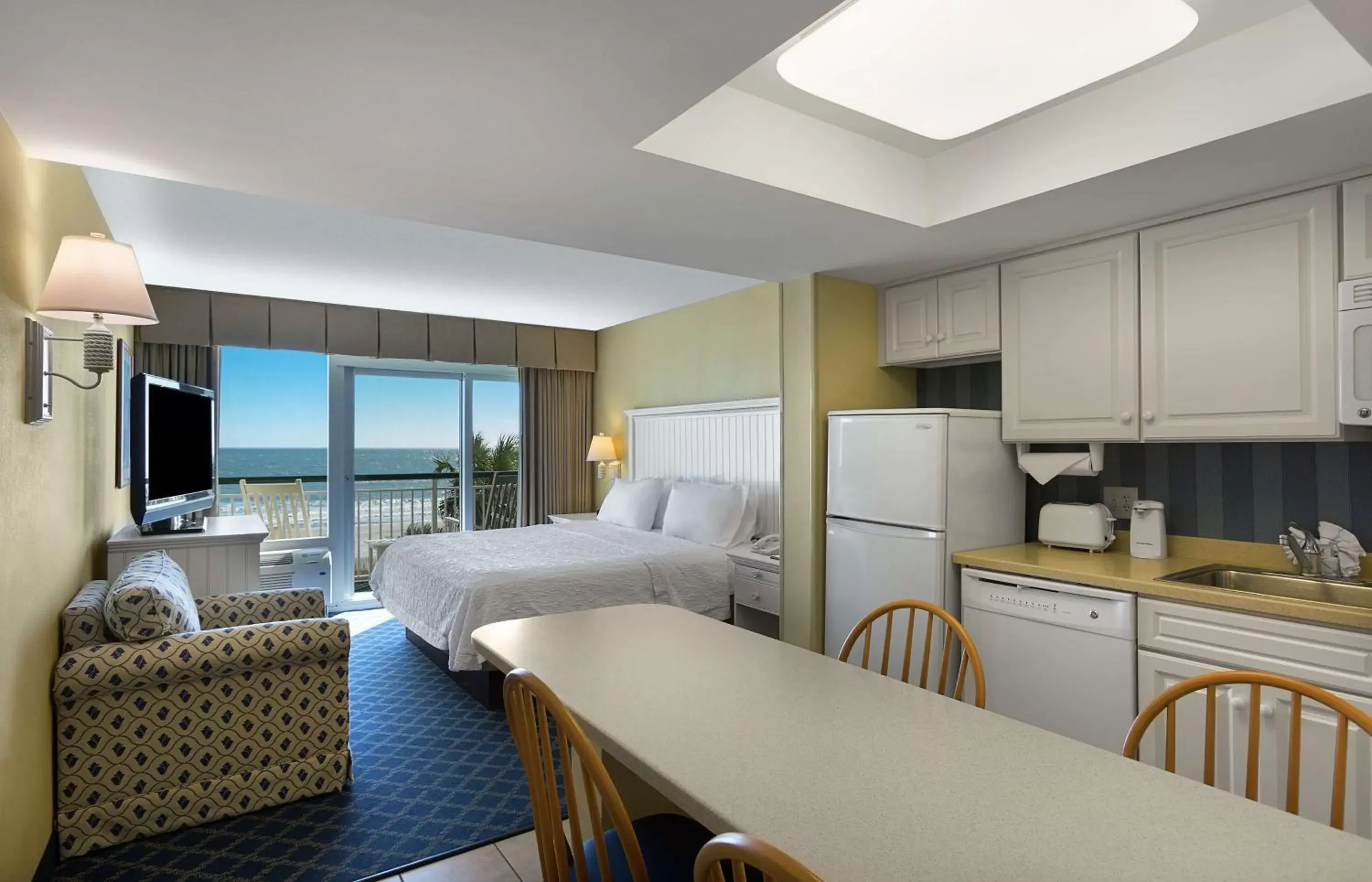 Kitchen or kitchenette in Hampton Inn & Suites Myrtle Beach Oceanfront