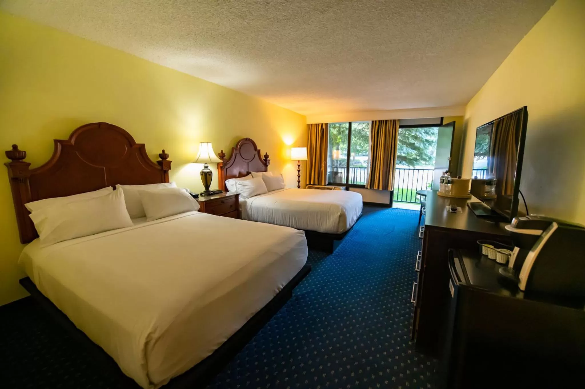 Queen Room with Two Queen Beds - Mobility Access Tub/Non-Smoking in Holiday Inn Bar Harbor Regency Hotel by IHG