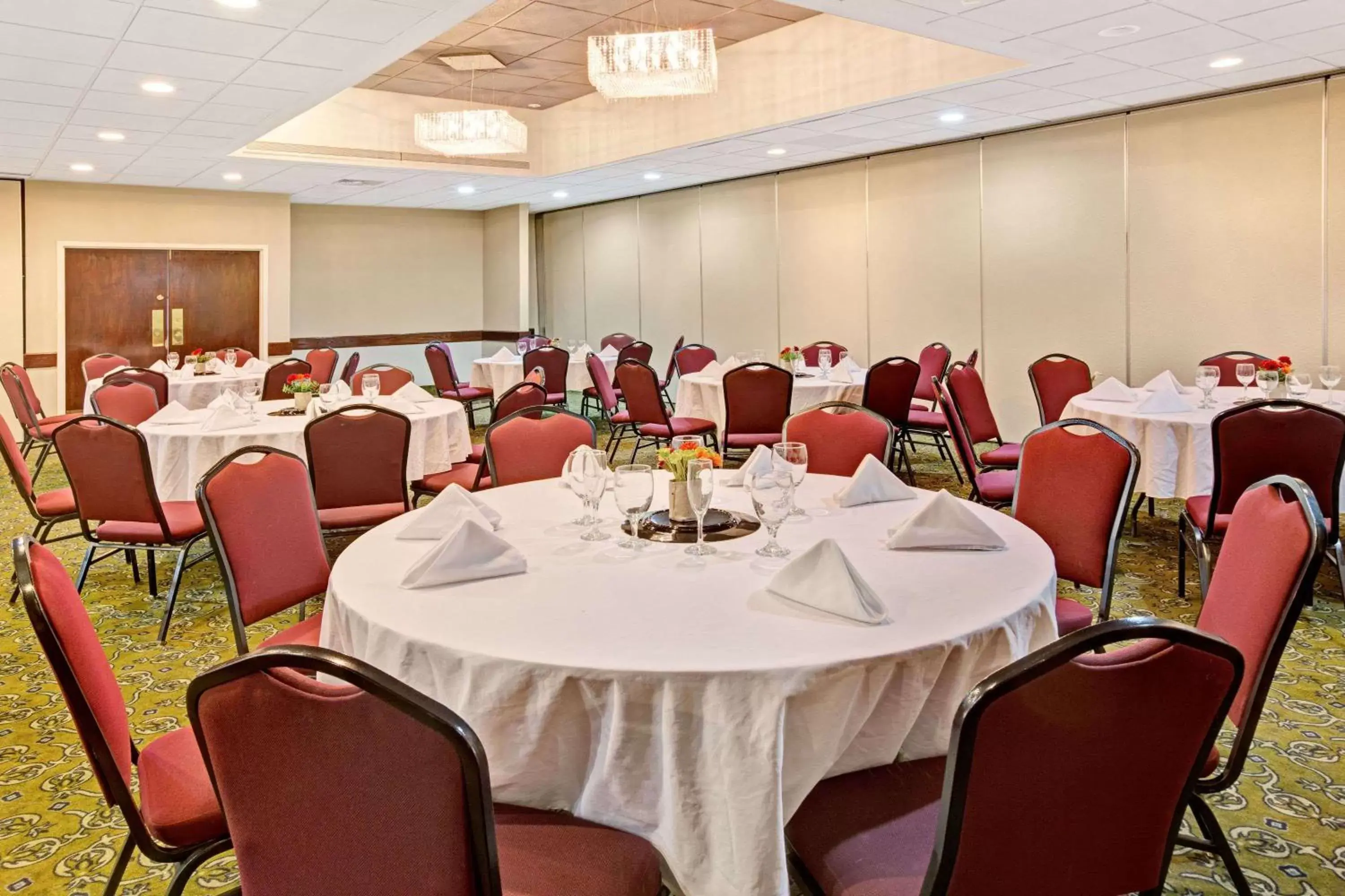 On site, Restaurant/Places to Eat in Ramada by Wyndham Statesville