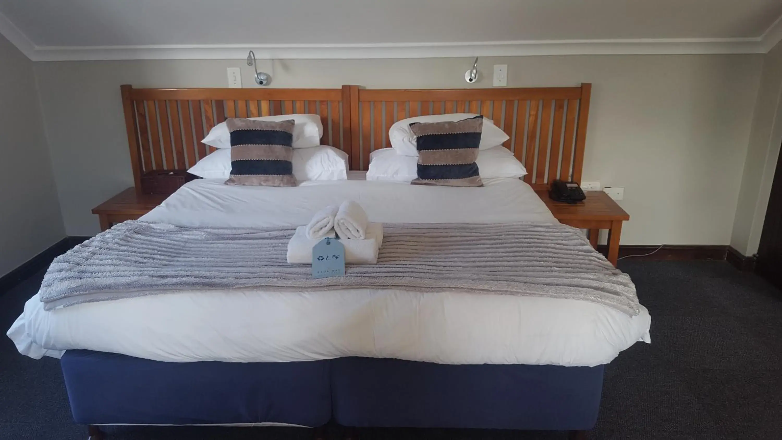 Bedroom, Bed in Blue Bay Lodge