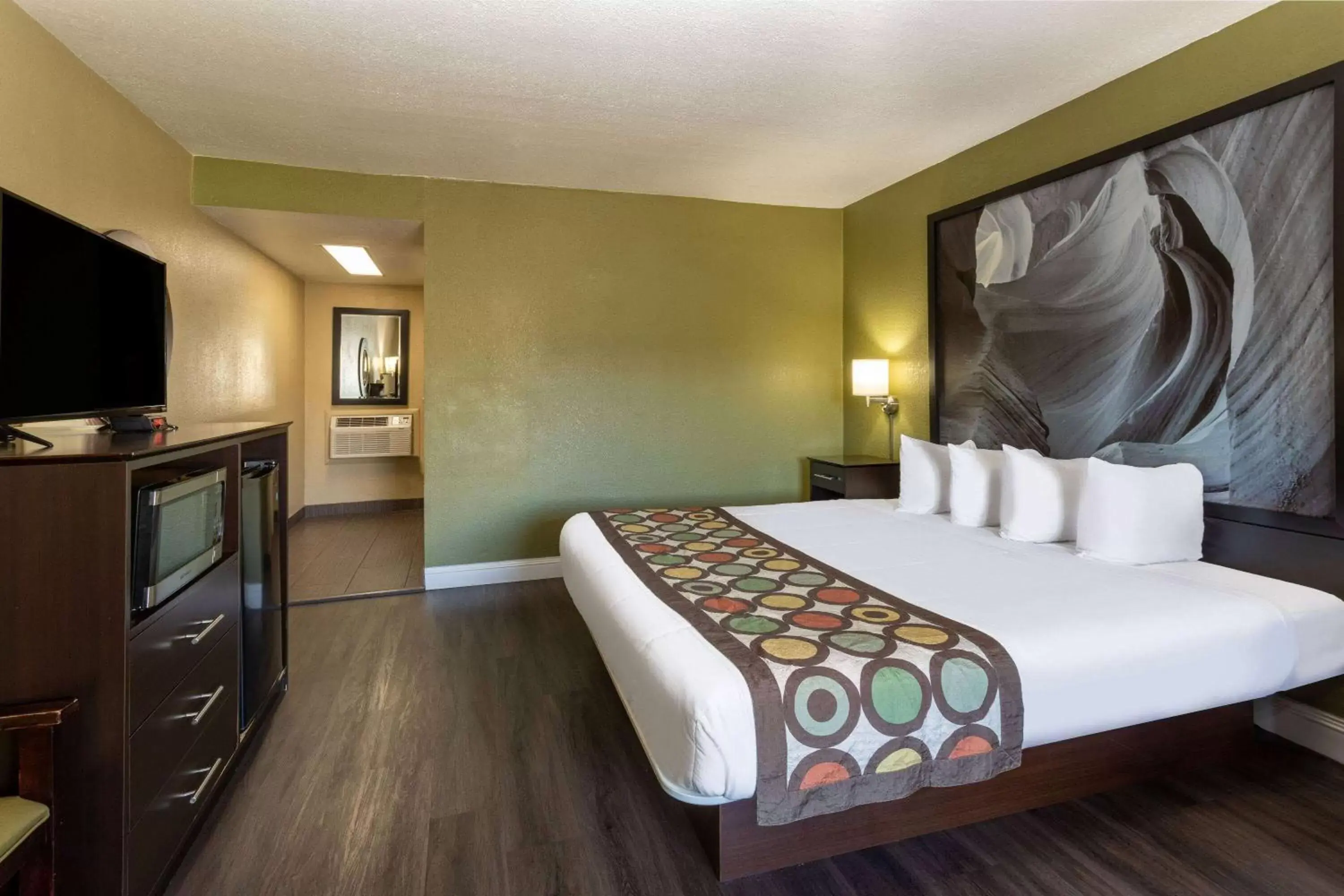 Photo of the whole room, Bed in Super 8 by Wyndham NAU/Downtown Conference Center