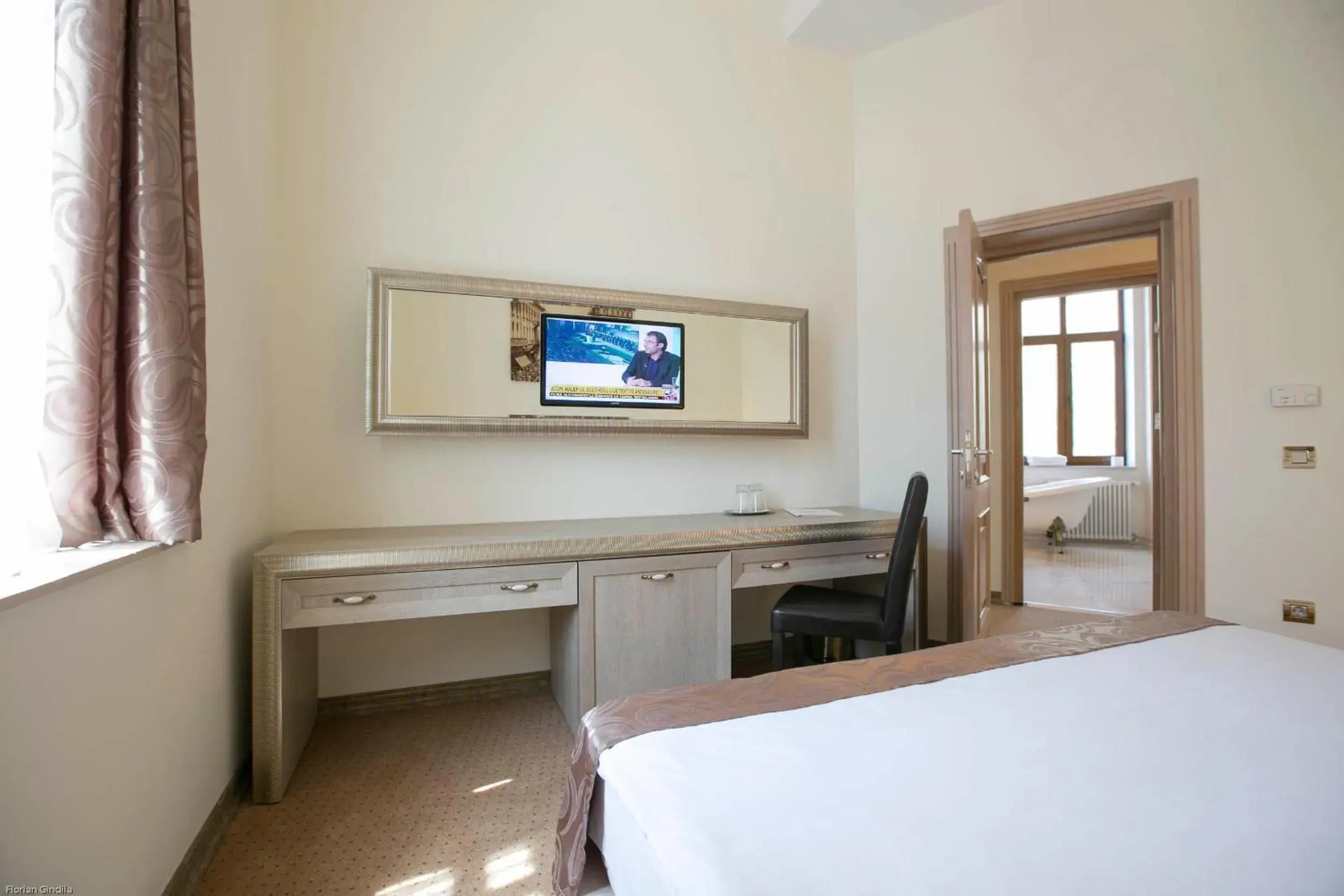 Day, Bed in Euro Hotel Grivita