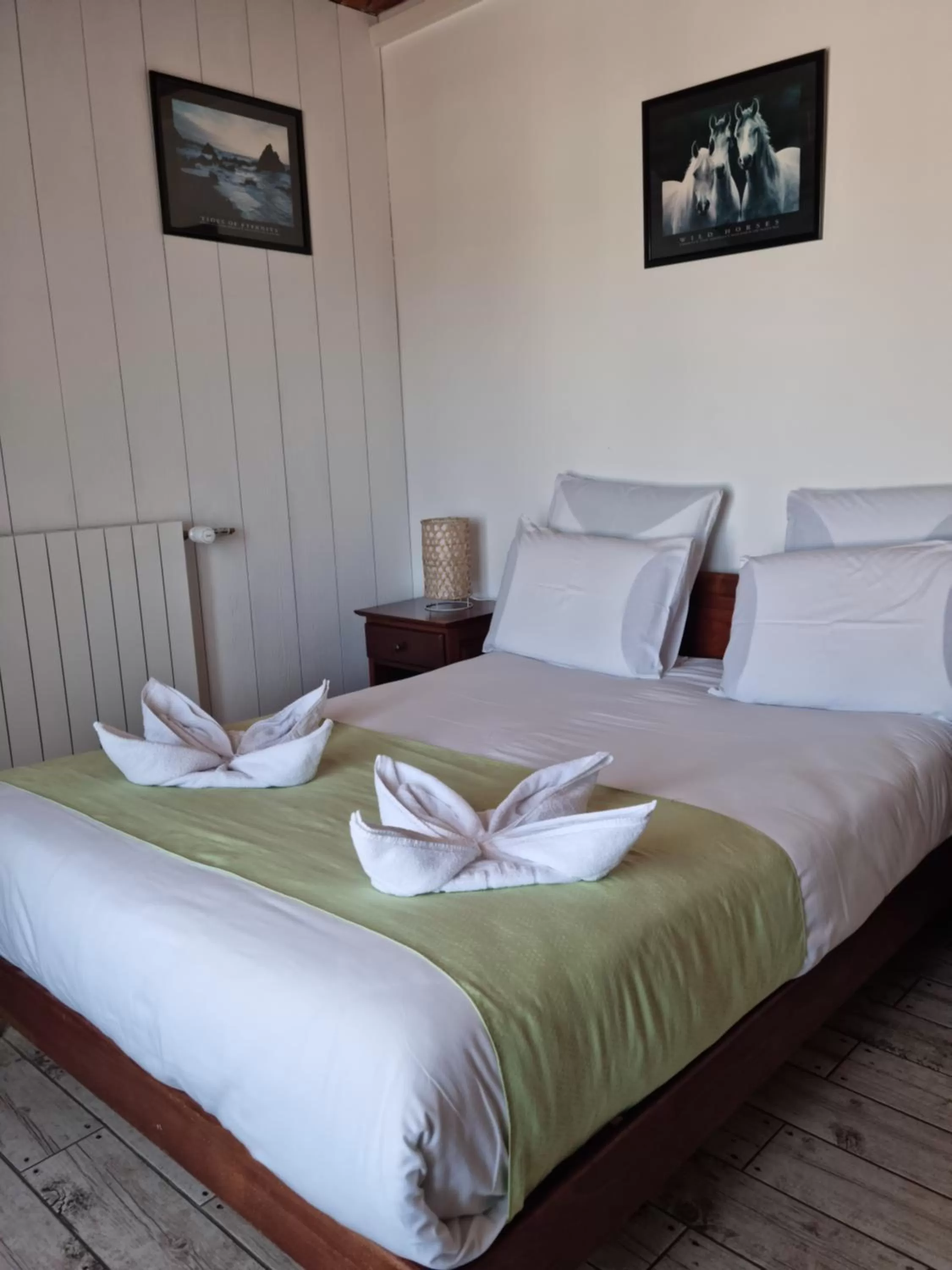 Bed in Hotel Des Neiges