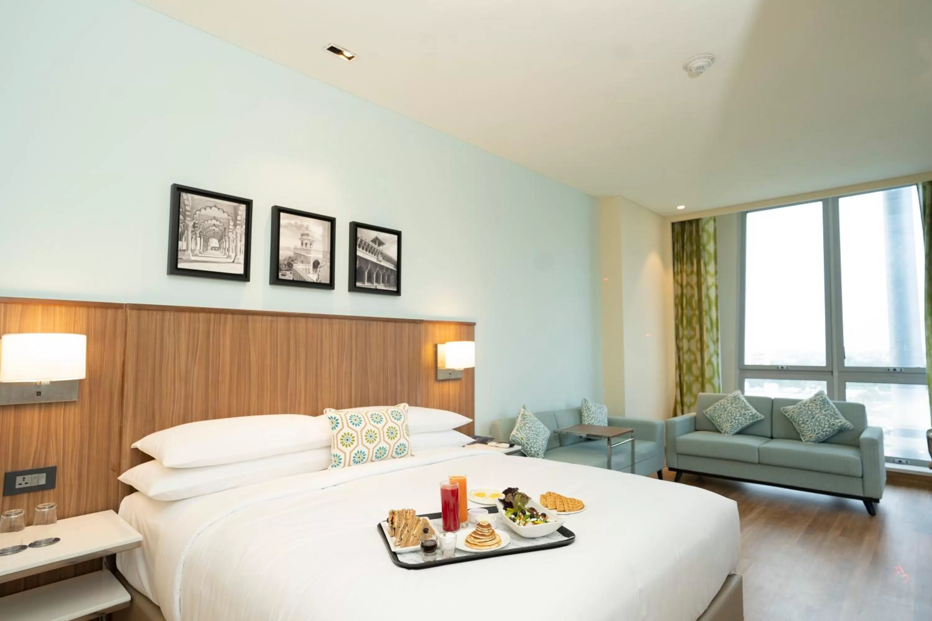 Food and drinks, Bed in Fairfield by Marriott Agra
