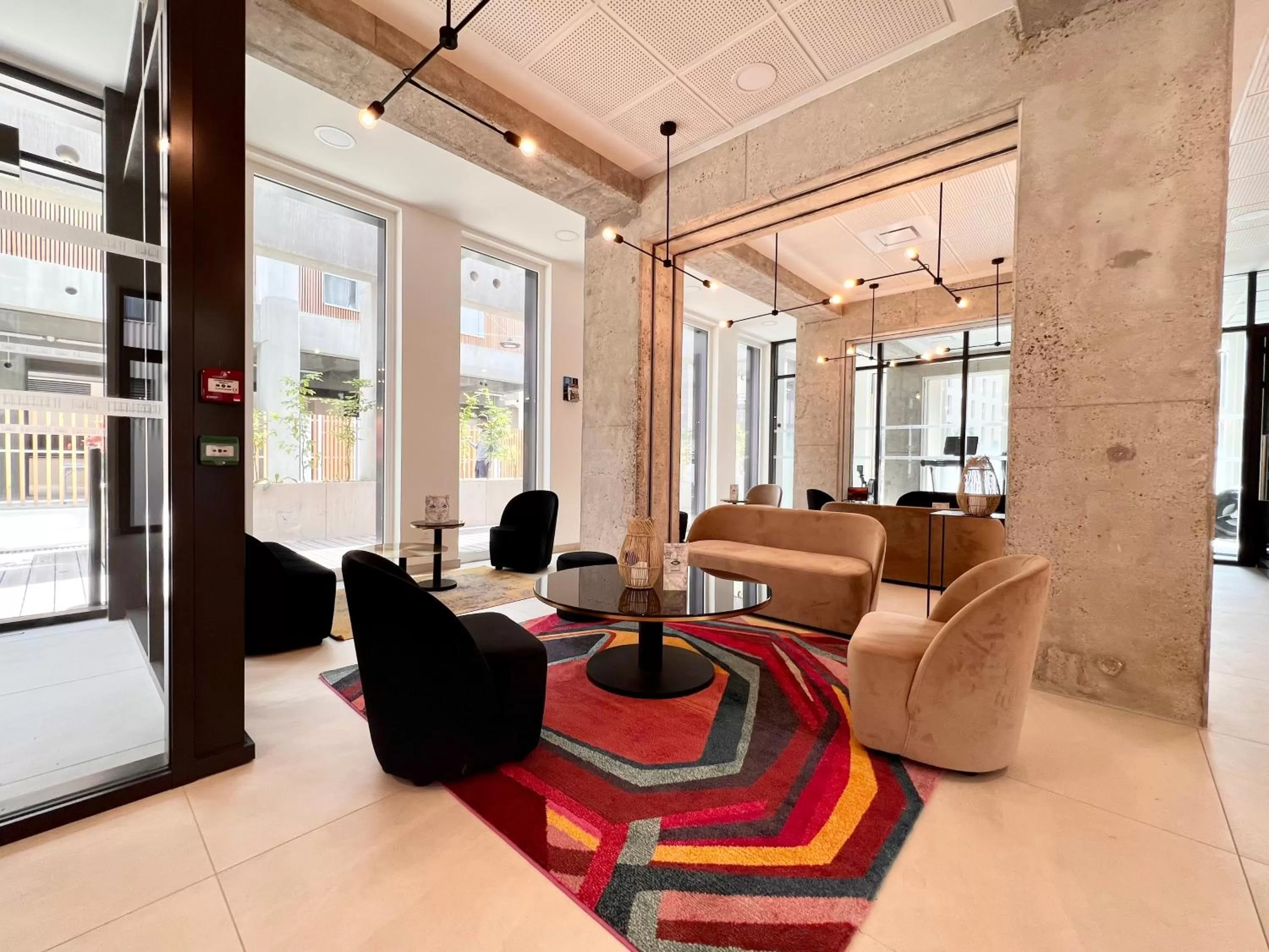 Facade/entrance in The Originals Résidence Le Monde Paris Ivry Confluence