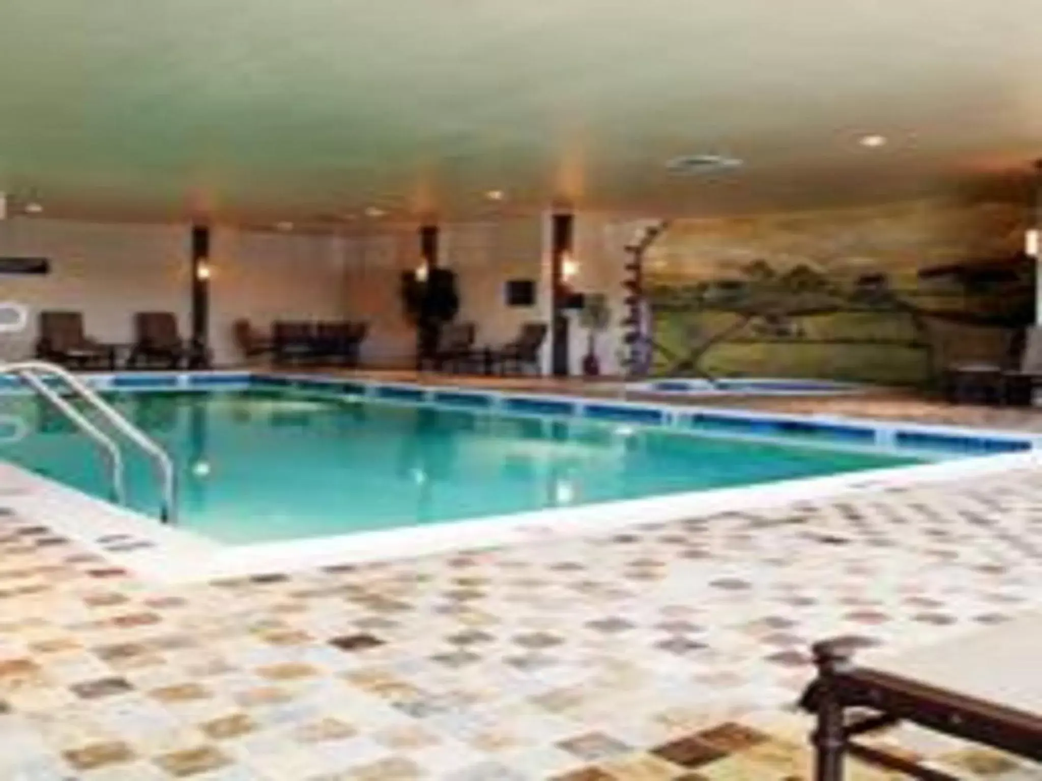 Swimming Pool in Normandy Farm Hotel & Conference Center