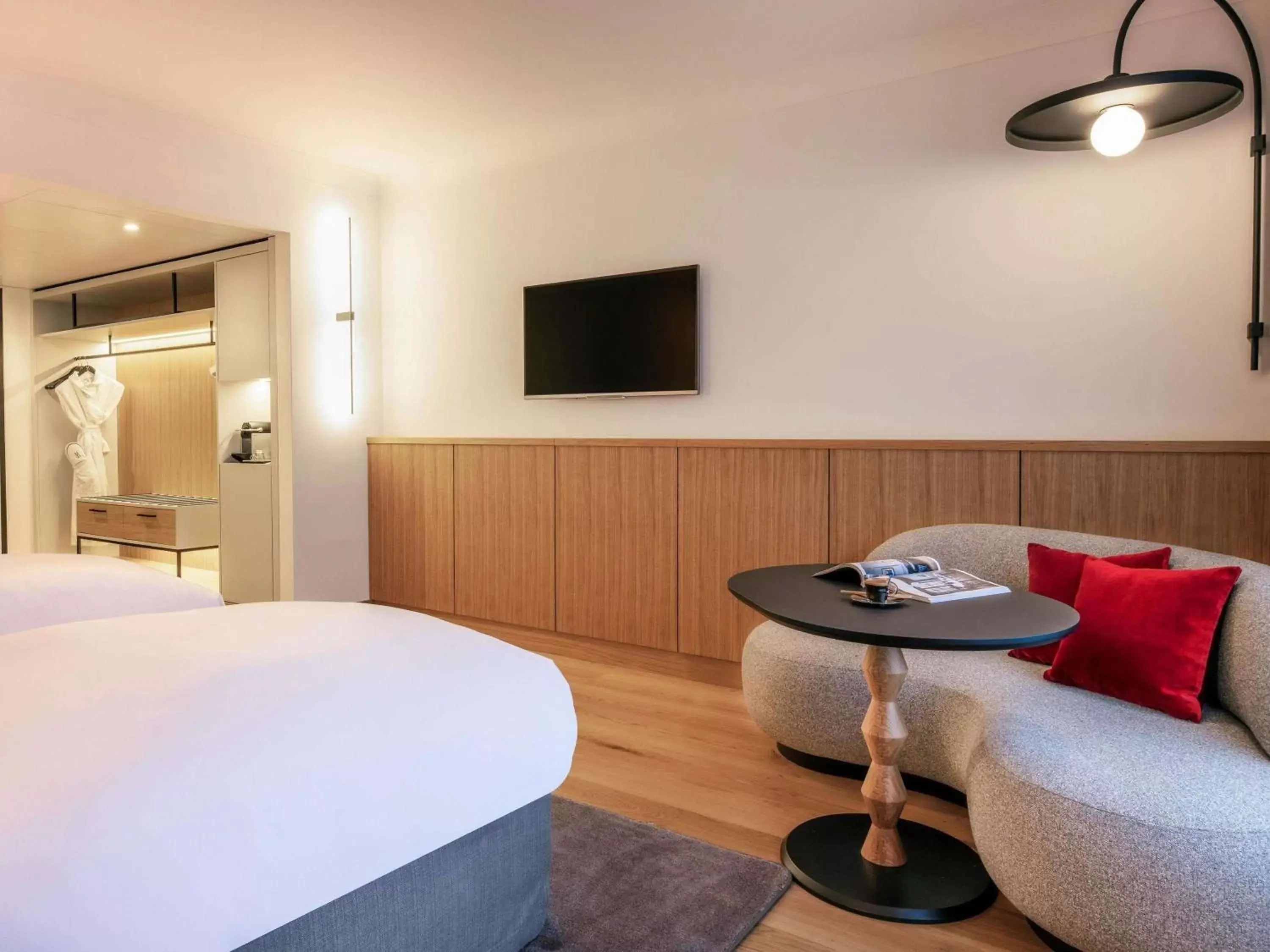 Bedroom, TV/Entertainment Center in Le Louise Hotel Brussels - MGallery