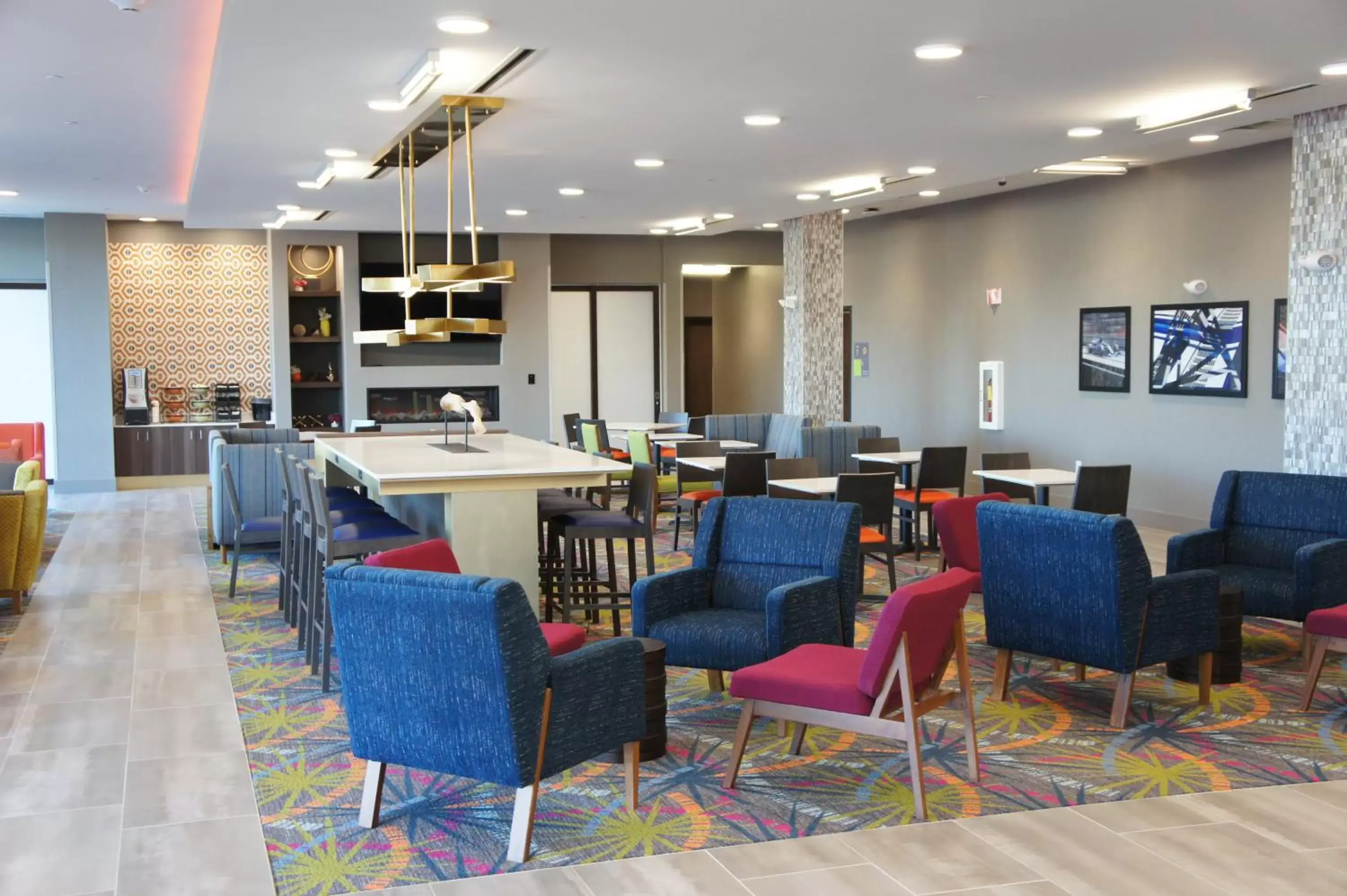 Lobby or reception, Restaurant/Places to Eat in La Quinta Inn & Suites by Wyndham Braselton