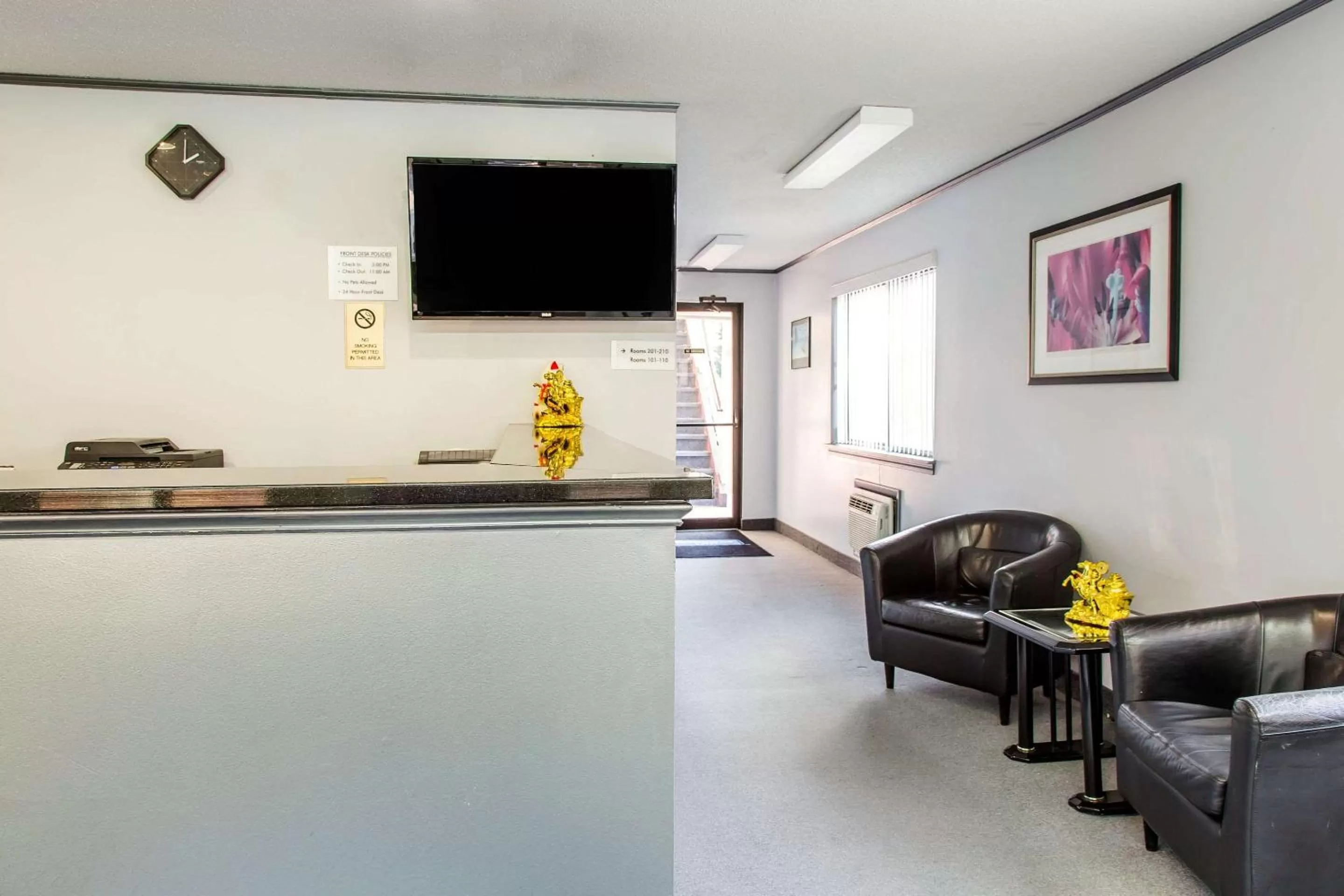 Lobby or reception in Rodeway Inn Groton - New London