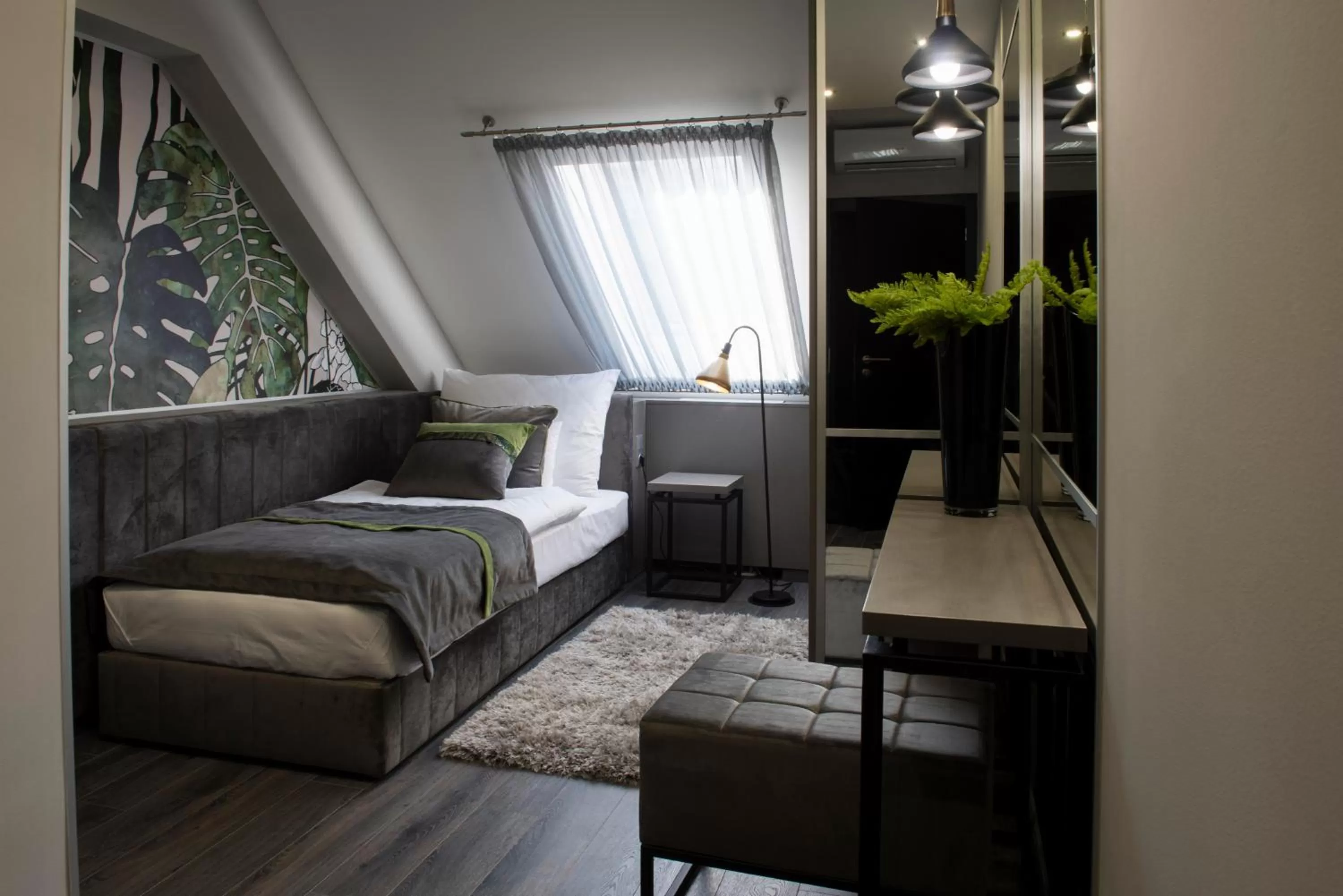 Bed, Seating Area in Hotel Central