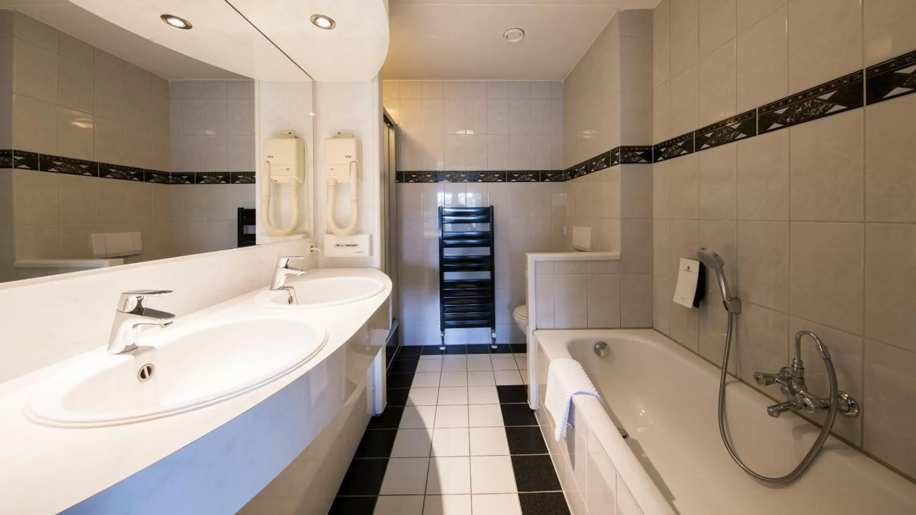 Bathroom in Fletcher Hotel-Restaurant De Broeierd-Enschede