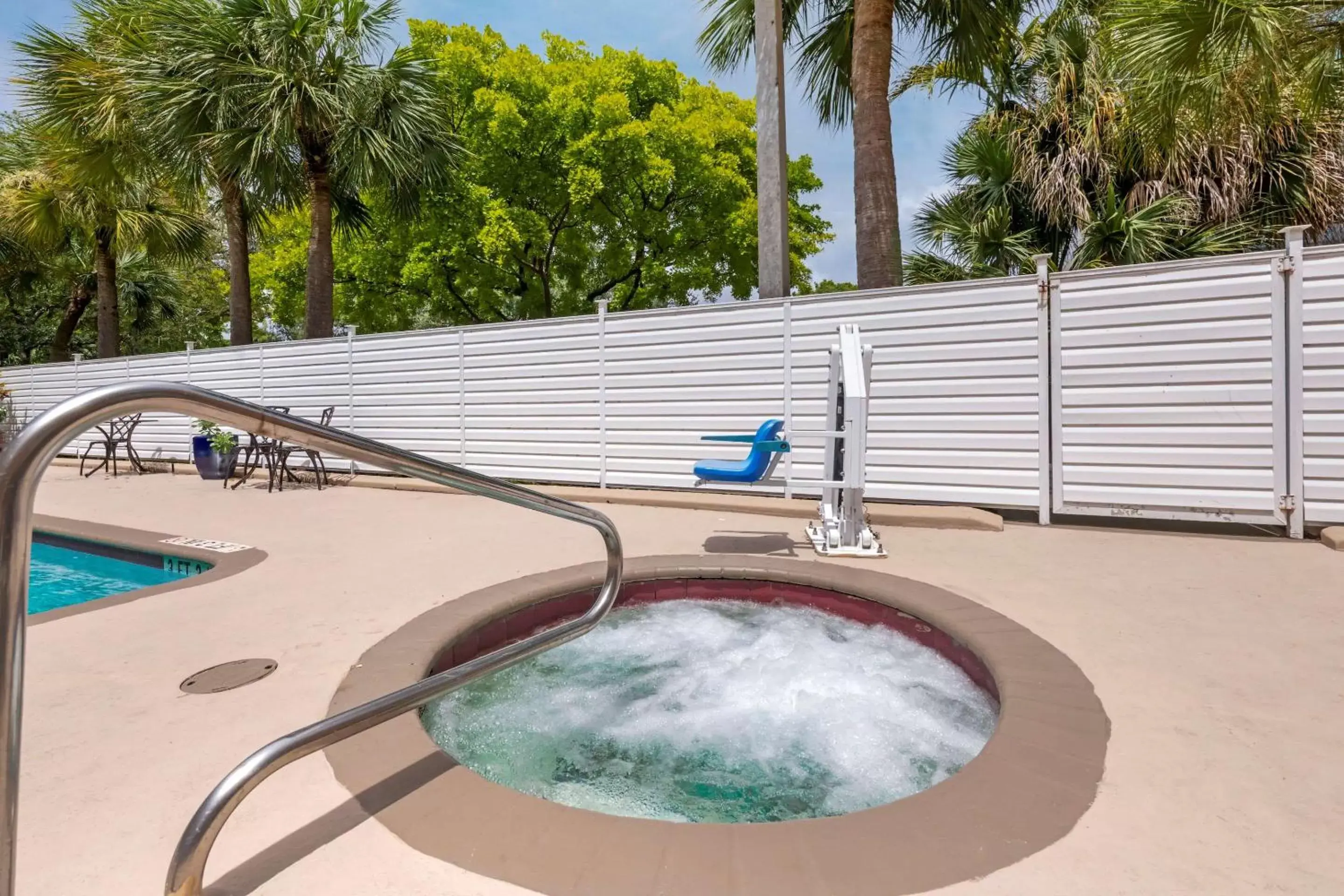 Activities, Swimming Pool in Comfort Inn & Suites Fort Lauderdale West Turnpike