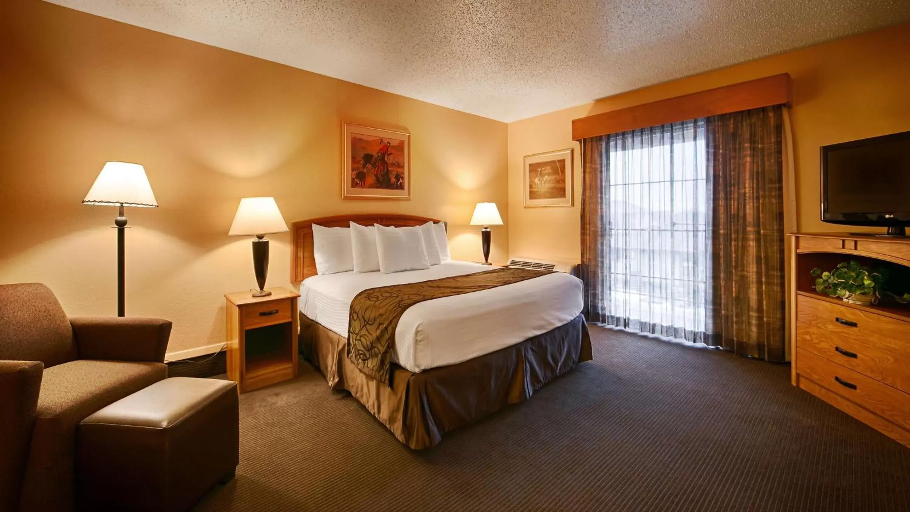 Photo of the whole room, Bed in Best Western Trail Dust Inn & Suites