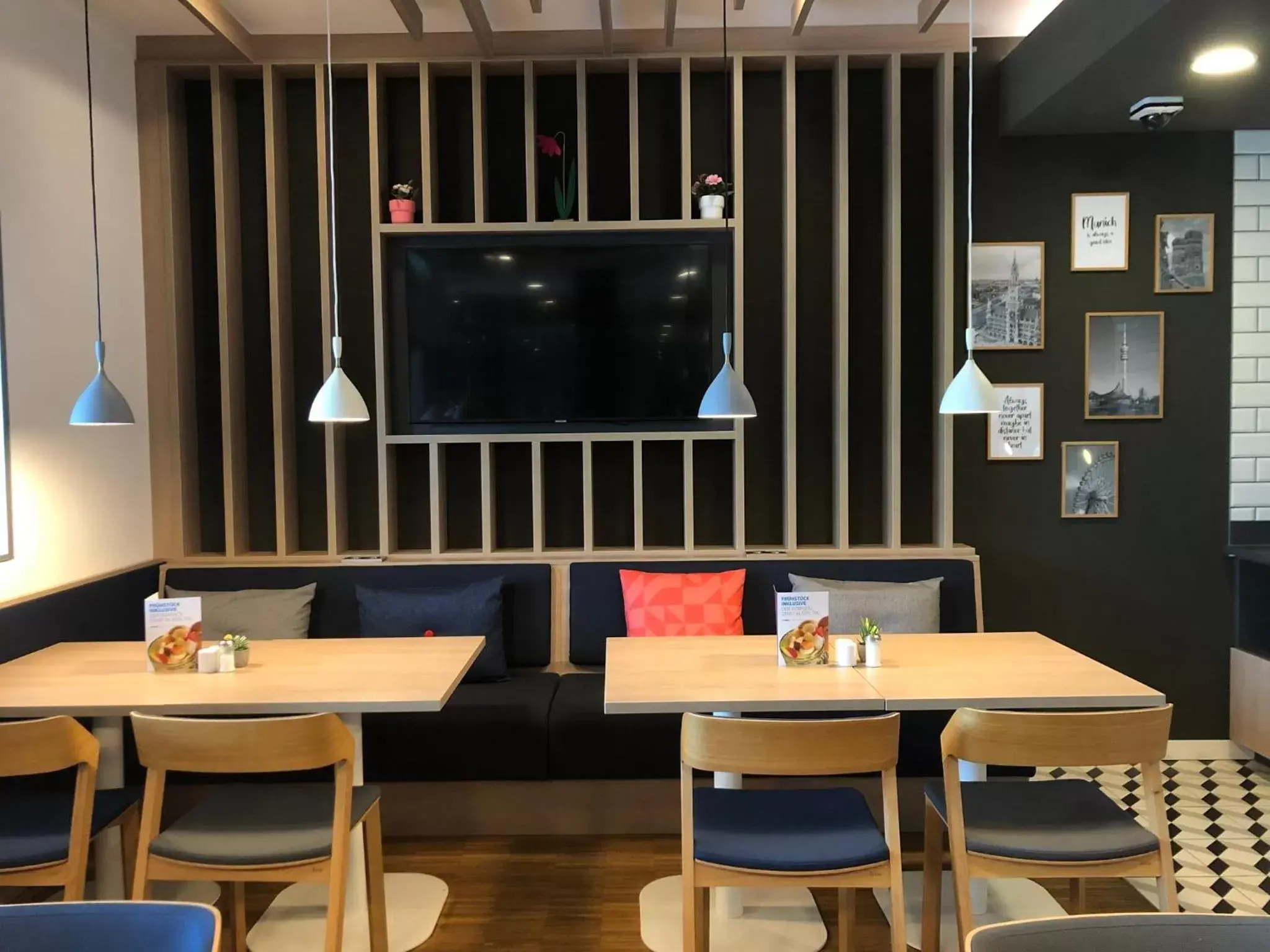 Restaurant/places to eat in Holiday Inn Express Munich - Olympiapark by IHG Restaurant/places to eat in Holiday Inn Express Munich - Olympiapark by IHG