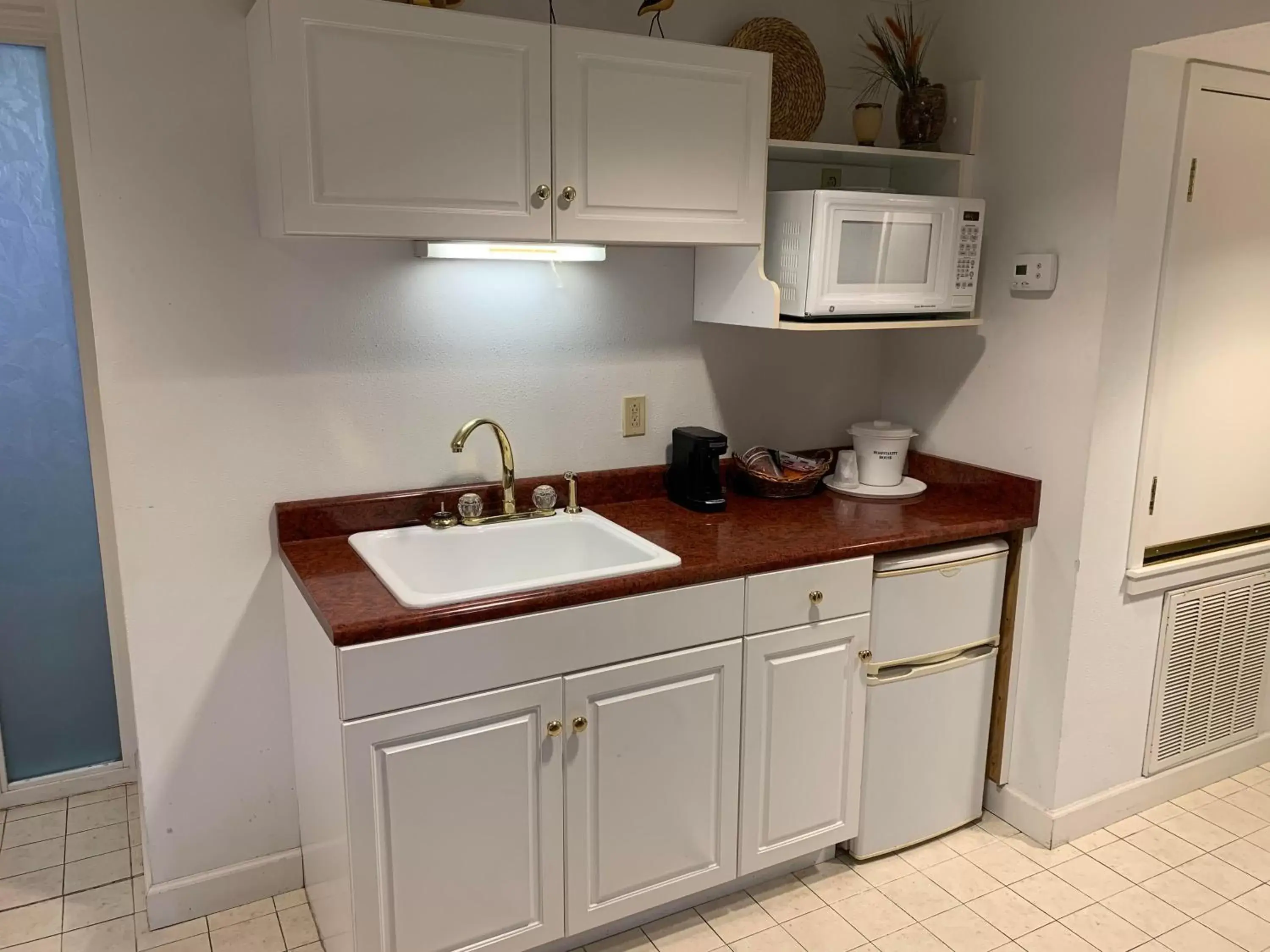 Kitchen/Kitchenette in Hospitality House