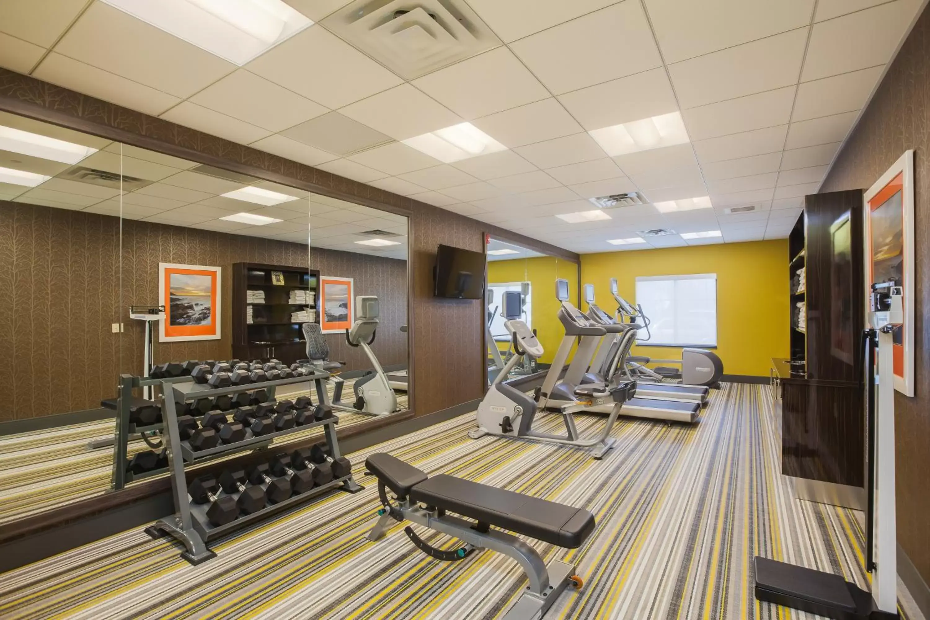 Fitness centre/facilities, Fitness Center/Facilities in Holiday Inn Express & Suites Eureka, an IHG Hotel
