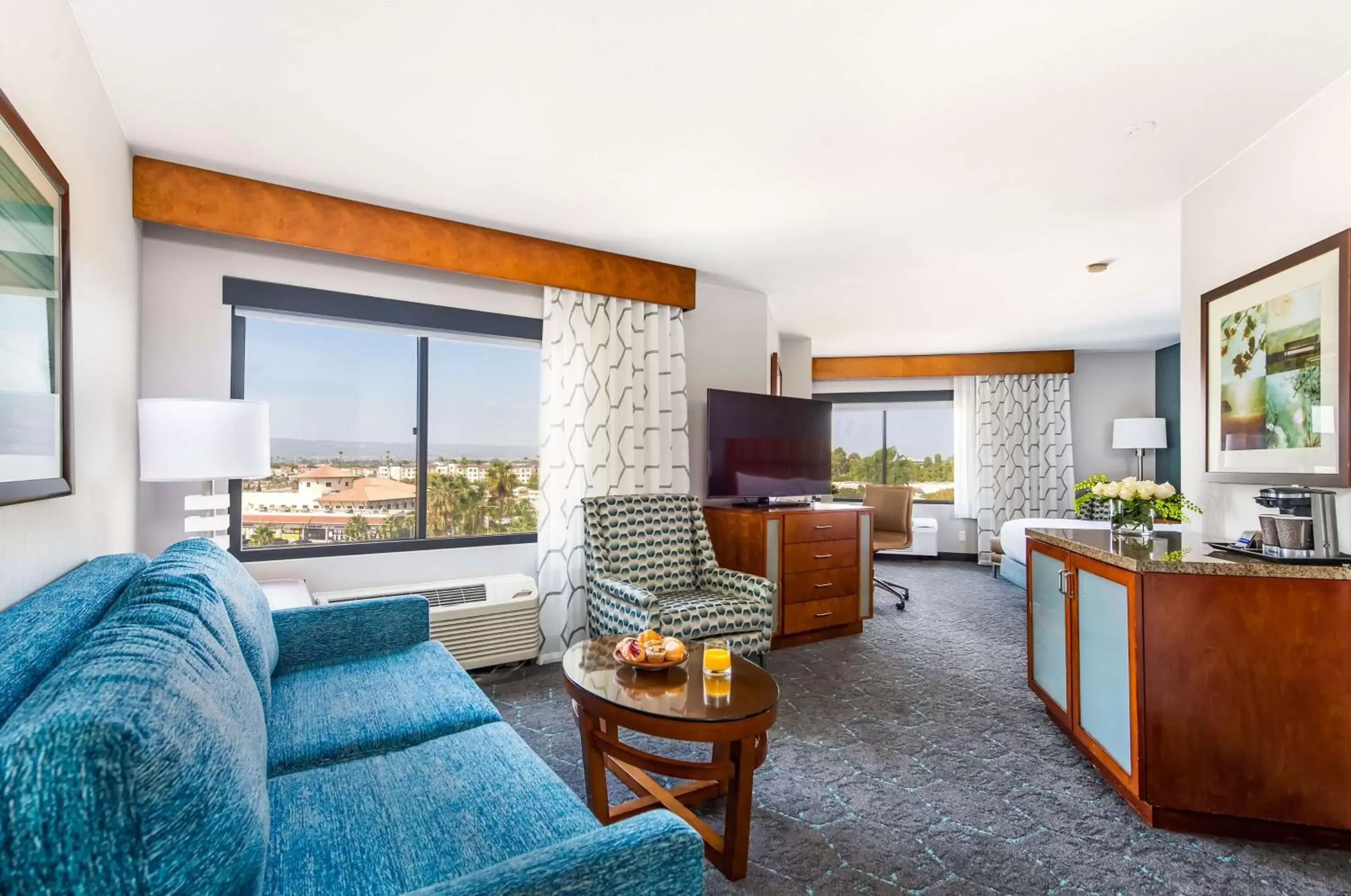 Living room, Seating Area in DoubleTree by Hilton Carson