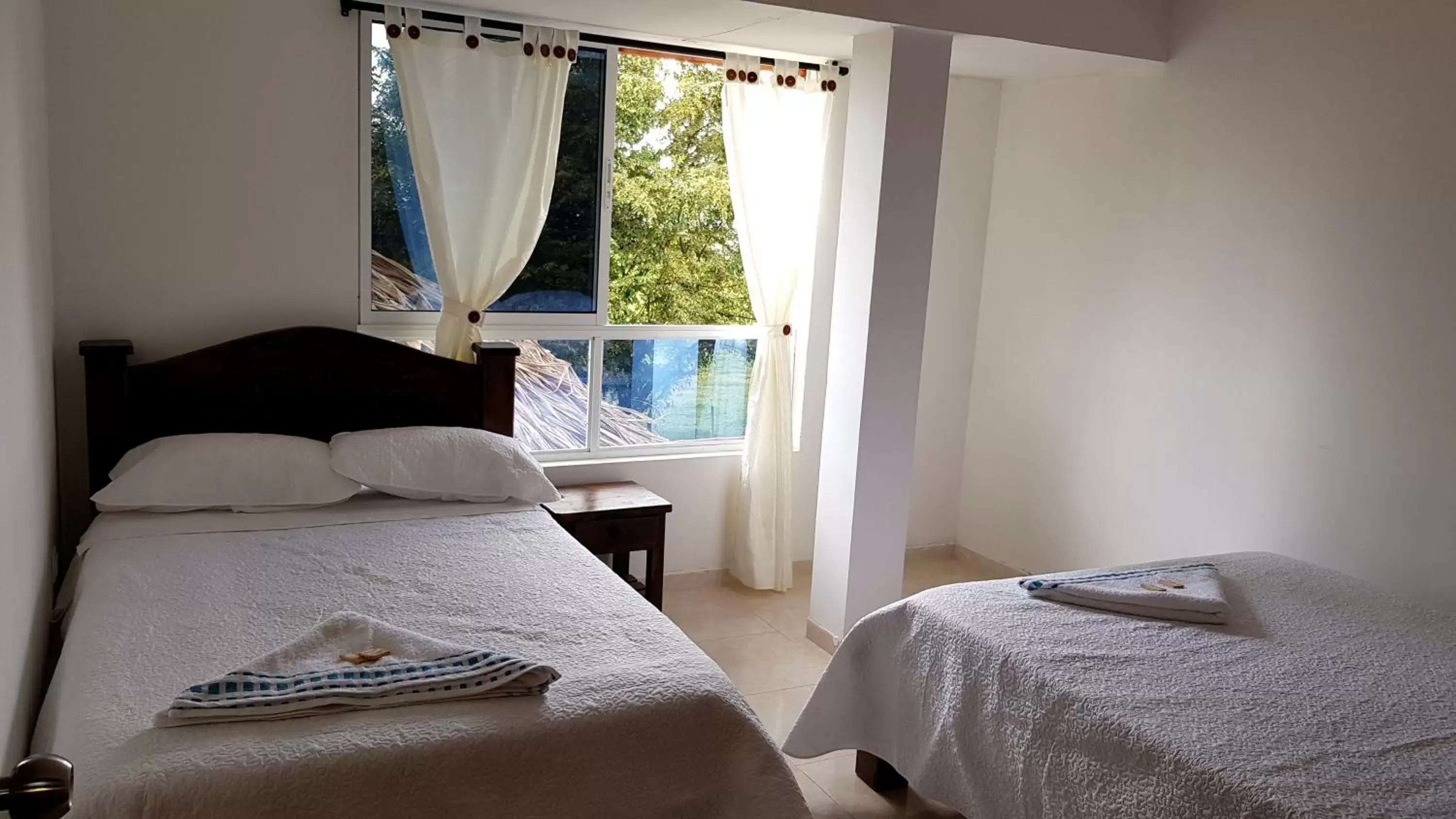 Twin Room with Private Bathroom in Dedalos Fly House Twin Room with Private Bathroom in Dedalos Fly House