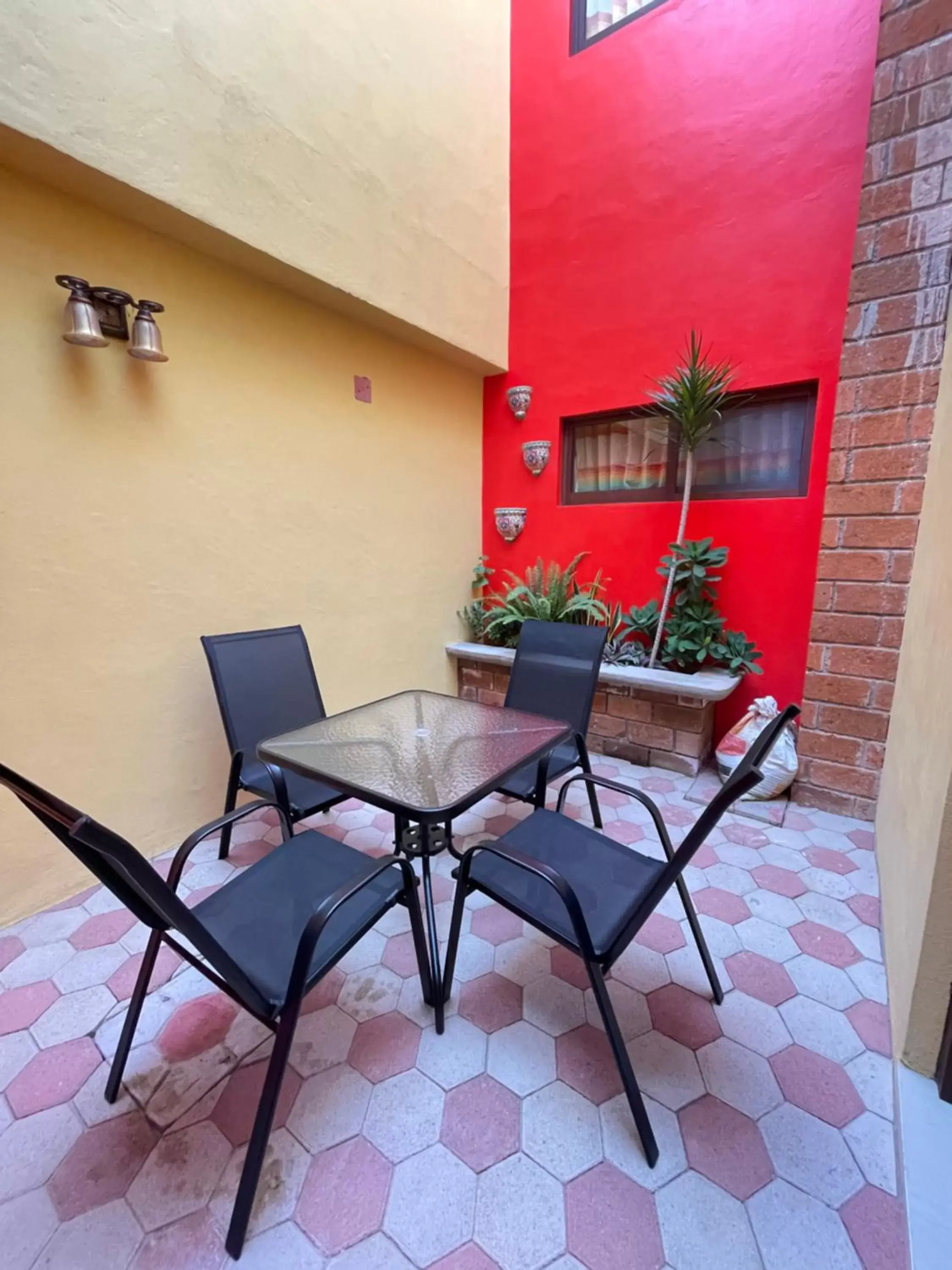 Inner courtyard view in Suites Cárdon