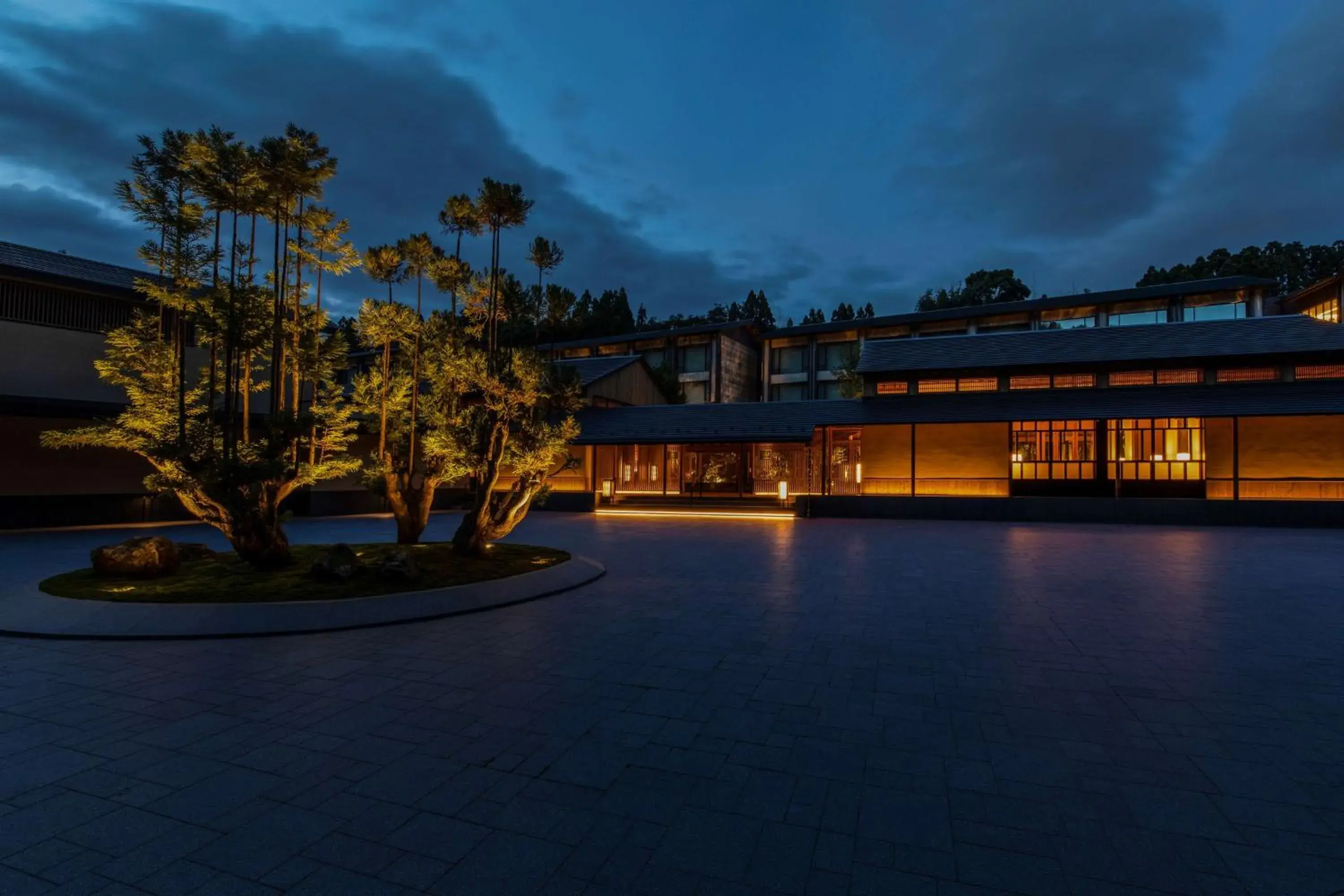 Property building in ROKU KYOTO, LXR Hotels & Resorts by Hilton Property building in ROKU KYOTO, LXR Hotels & Resorts by Hilton