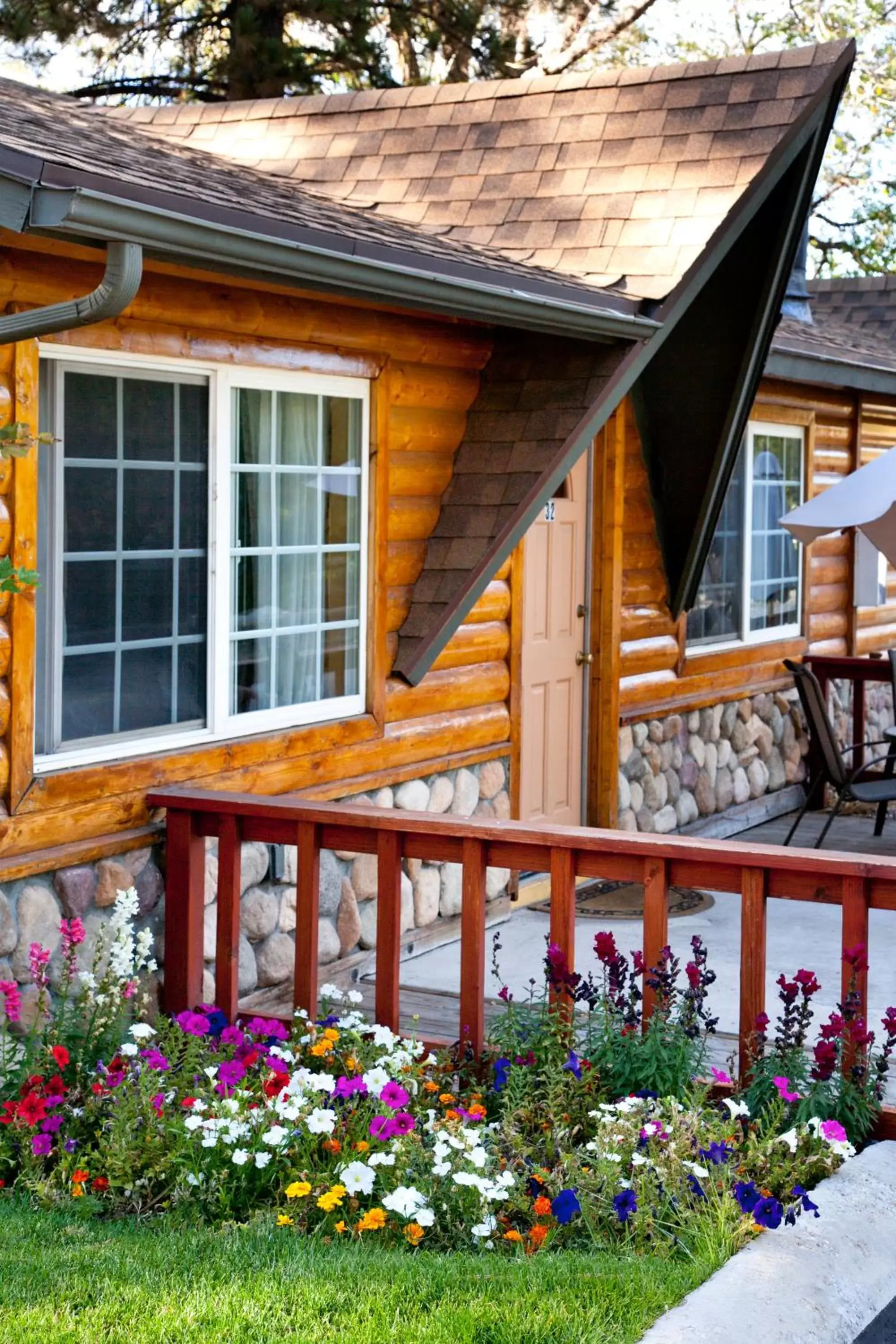 Facade/entrance, Property Building in Big Bear Frontier