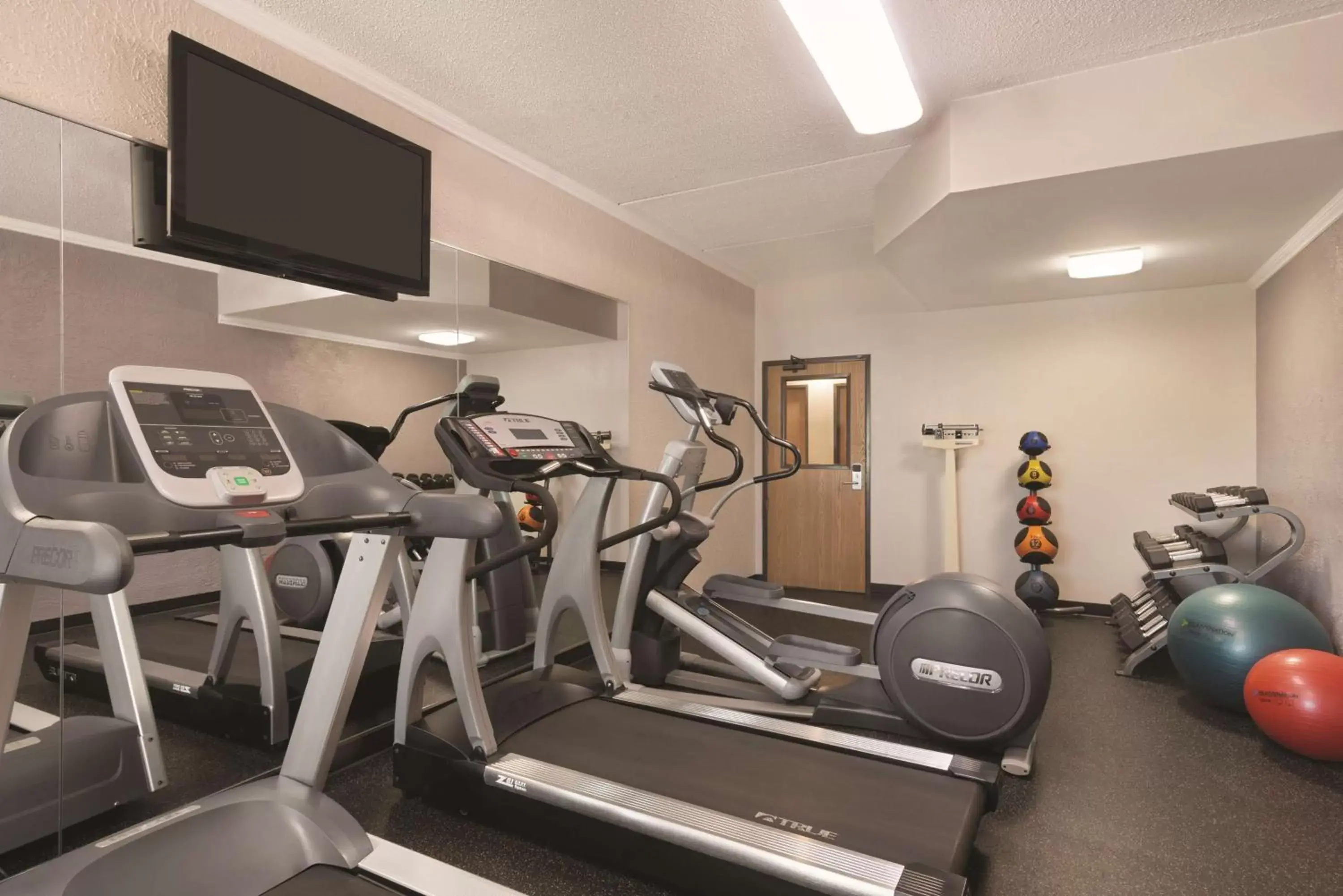 Activities, Fitness Center/Facilities in Country Inn & Suites by Radisson, Mt. Pleasant-Racine West, WI