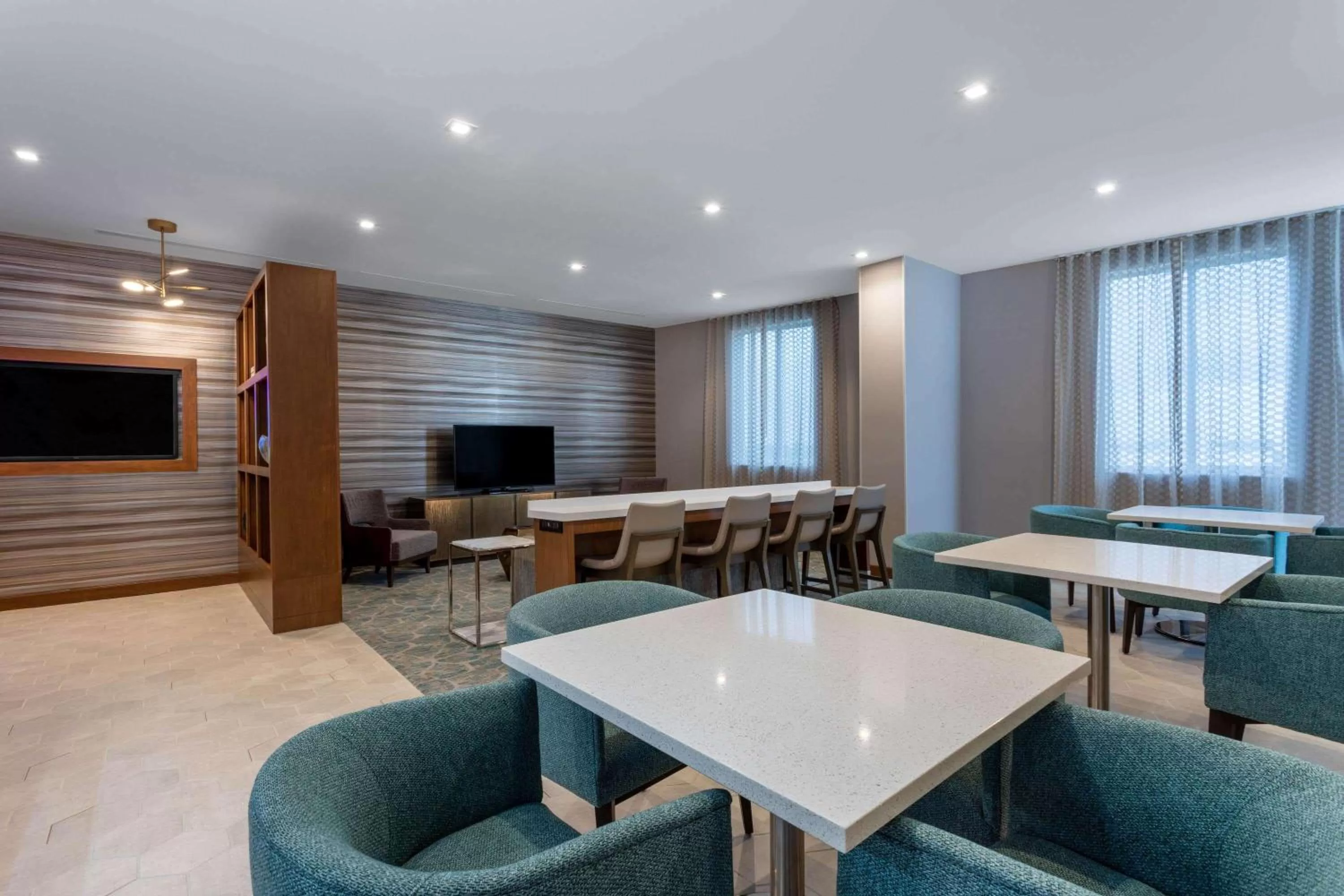 Lounge or bar in Wyndham Garden Miami International Airport