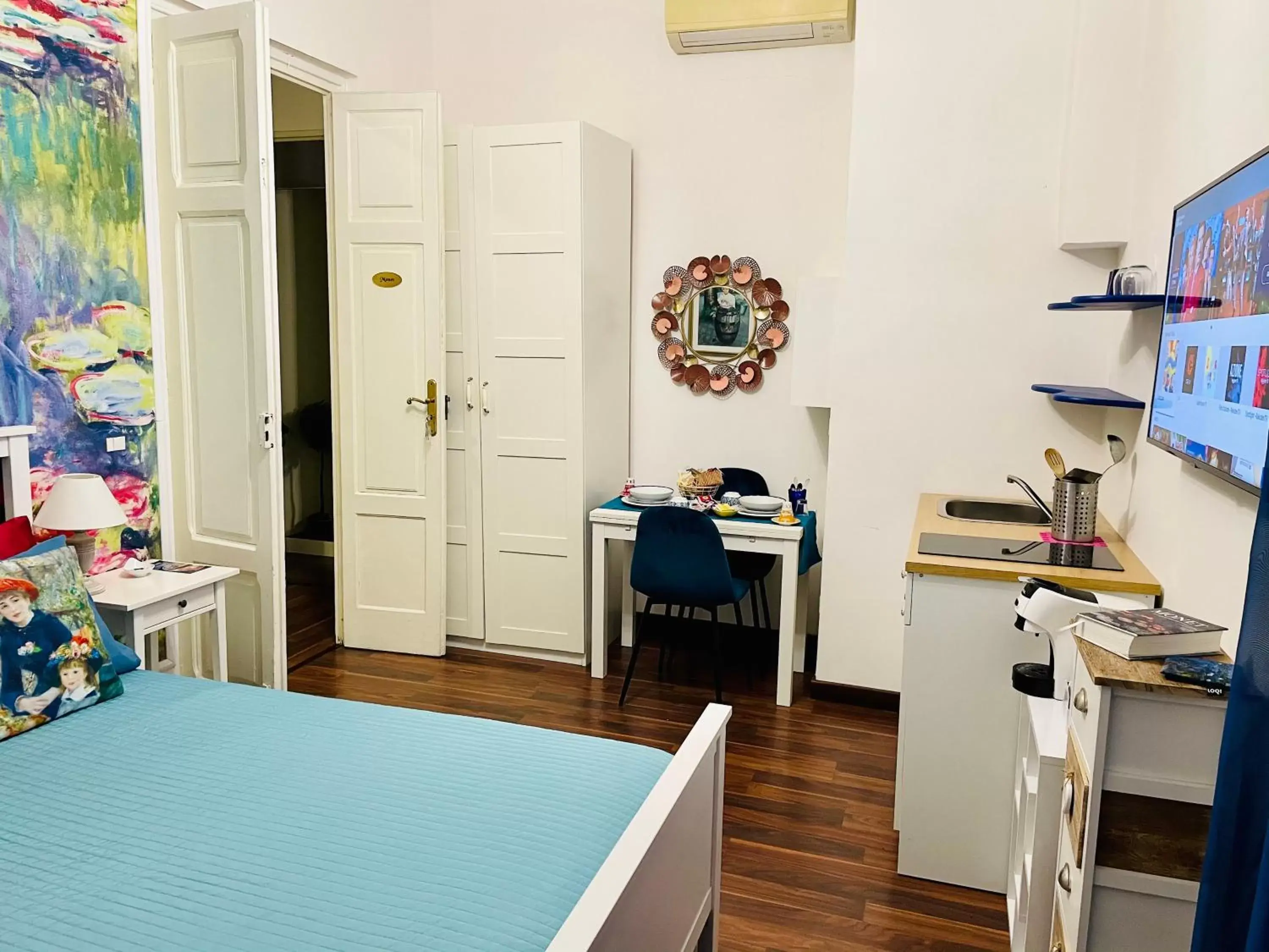 Photo of the whole room in RarityArt minihotel - Bed and Breakfast