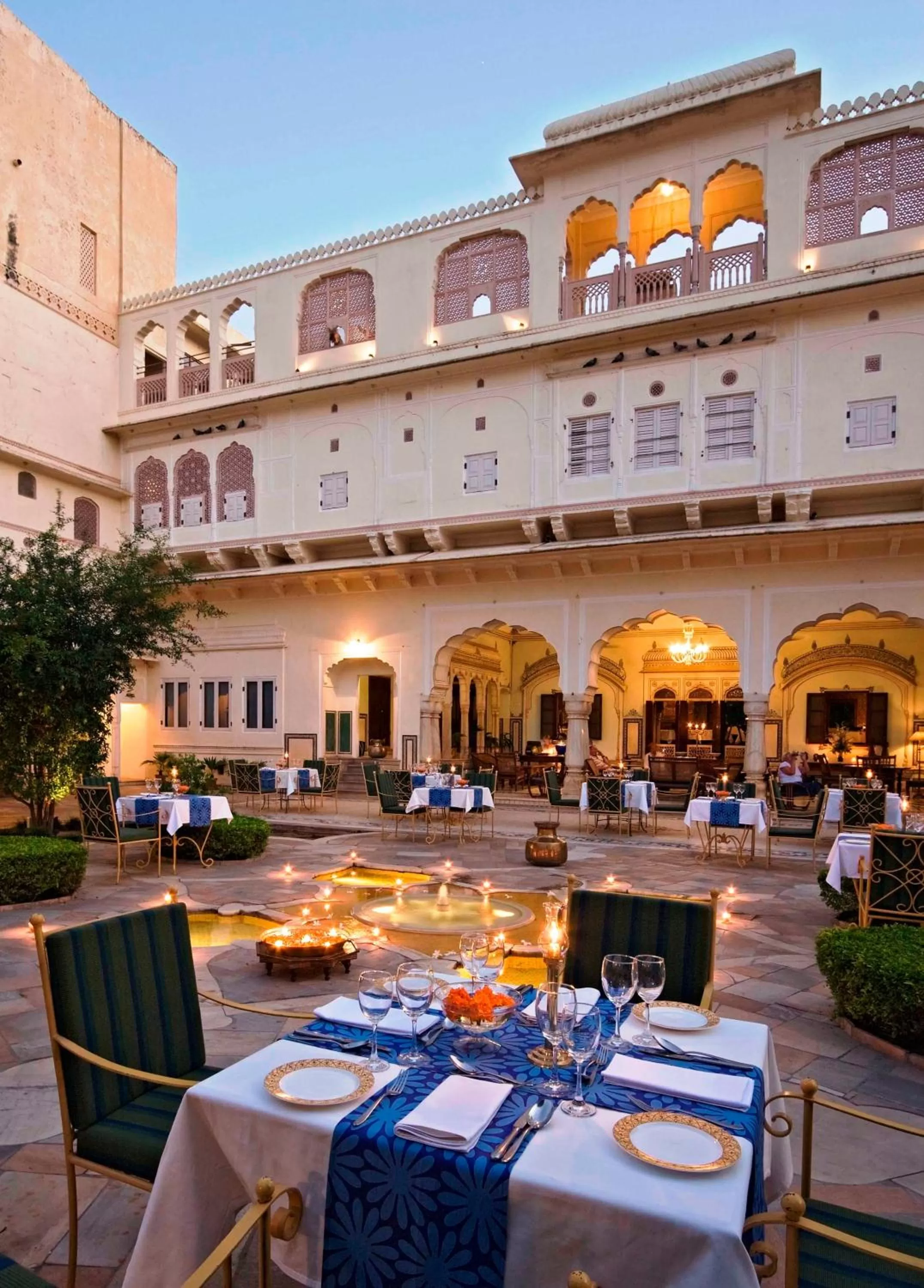 Restaurant/places to eat in Samode Haveli