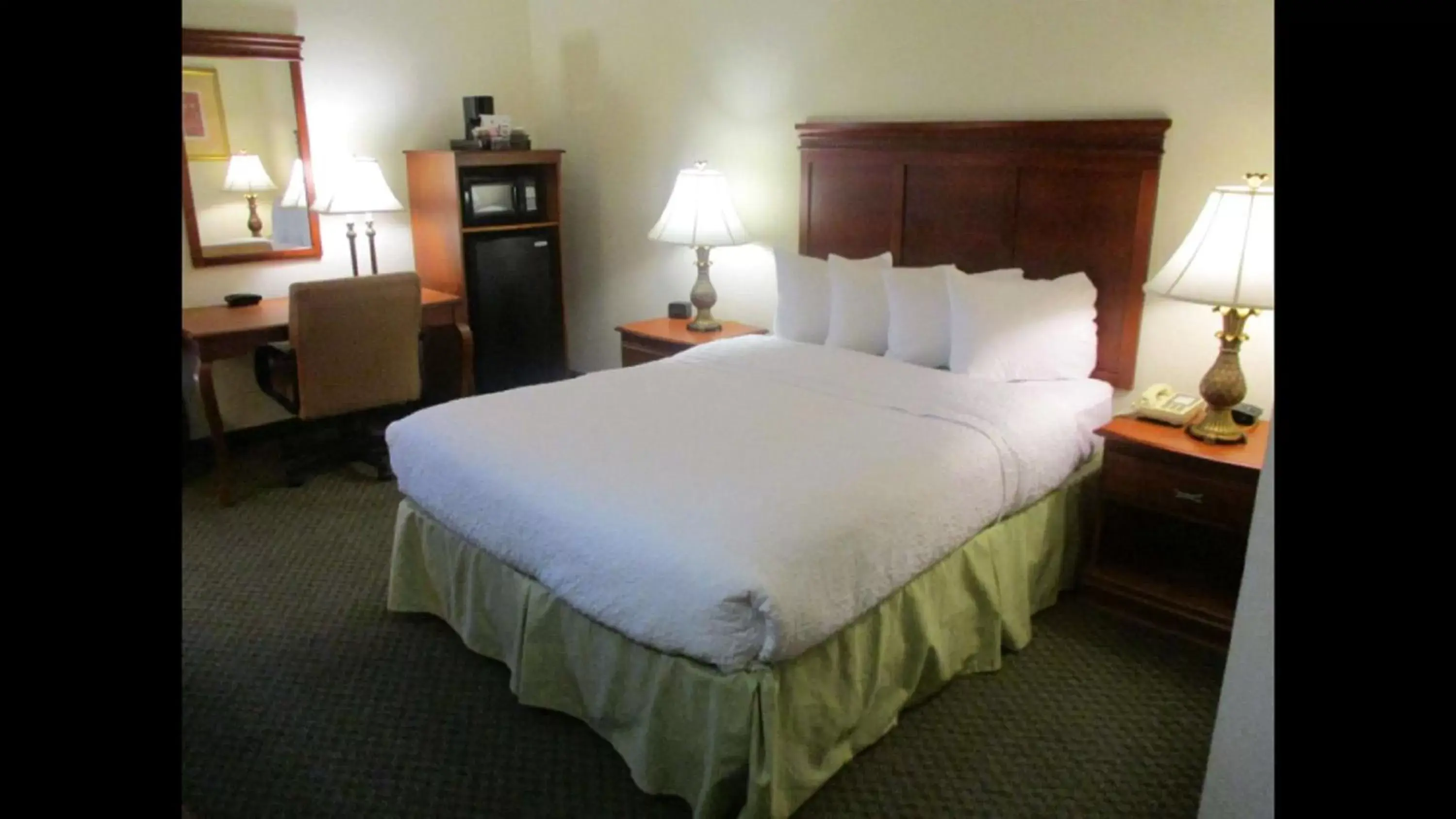 Photo of the whole room, Bed in SureStay Plus Hotel by Best Western Norman
