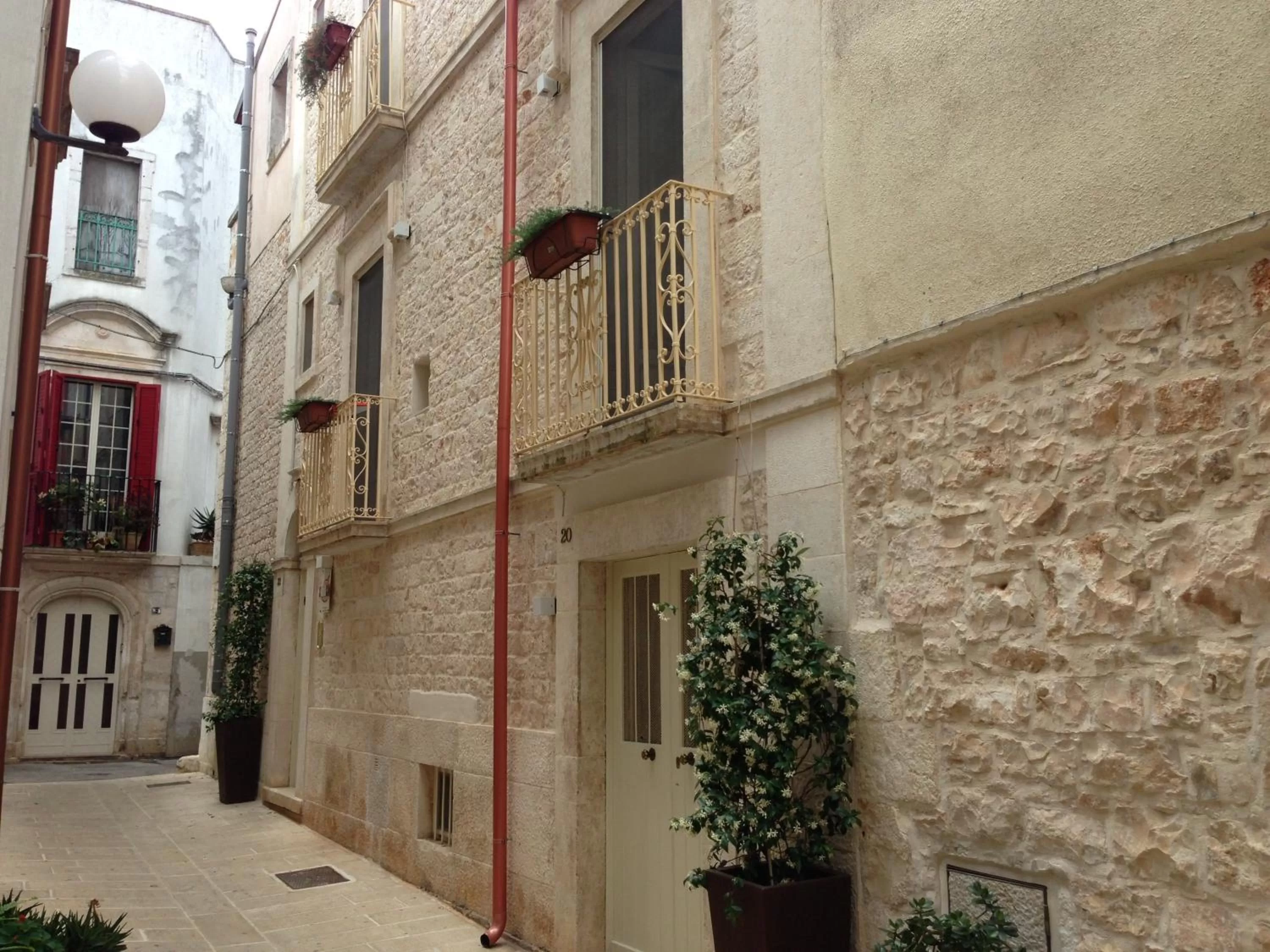 Facade/entrance in Albergo Diffuso Dimora Rossi B&B