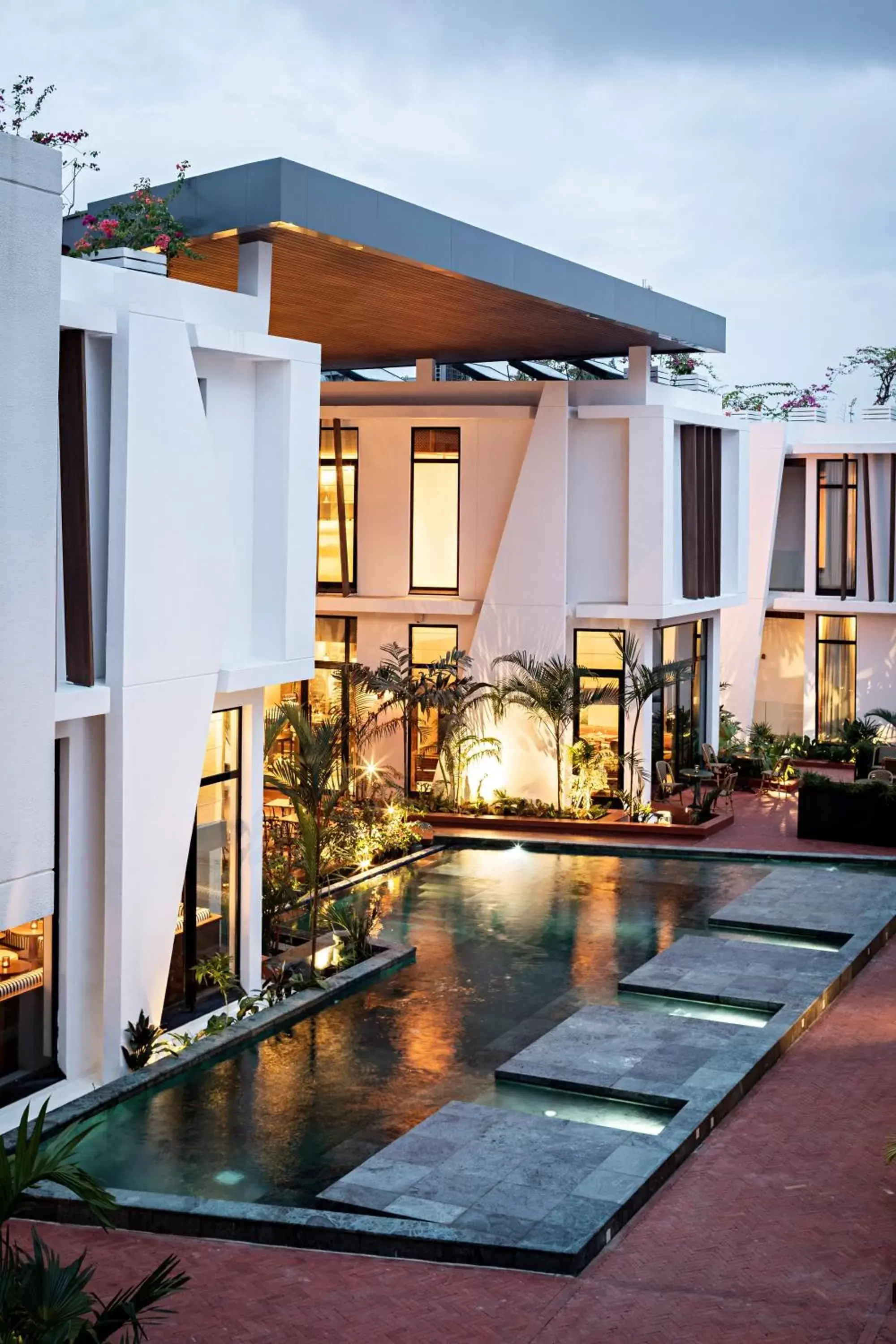 Swimming Pool in La Maison Palmier Abidjan, a Member of Design Hotels