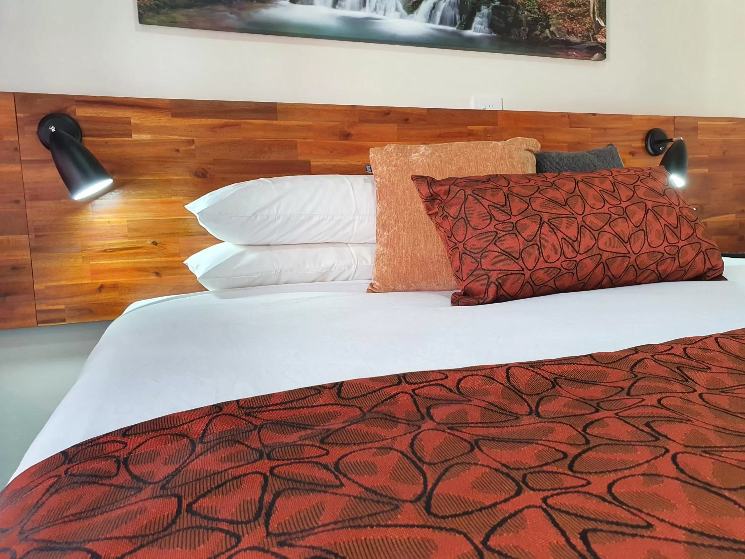 Bed in Black Sheep Motel Goulburn