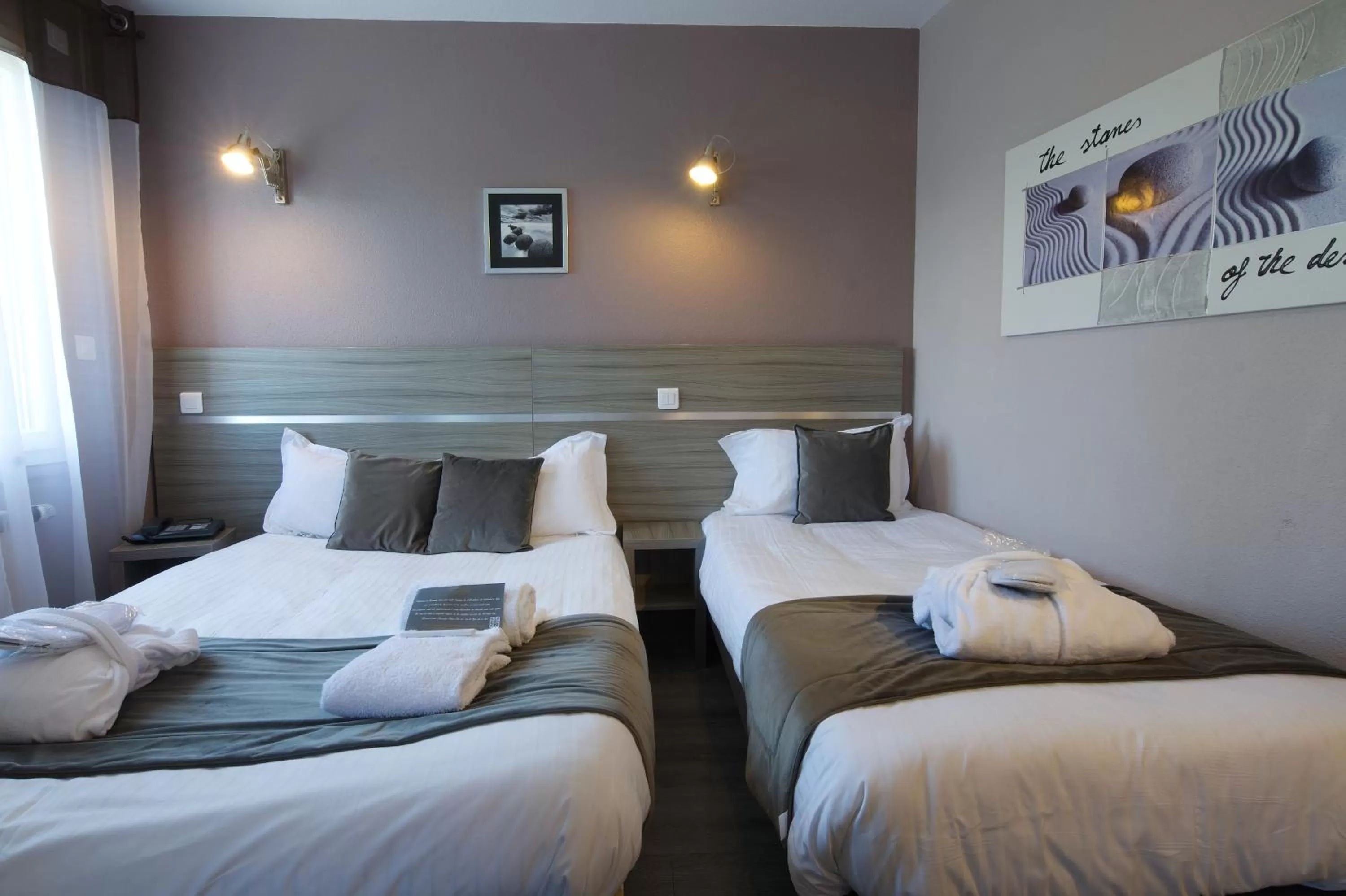 Bed in Logis Hôtel Centrotel et Spa Bulles d'Allier