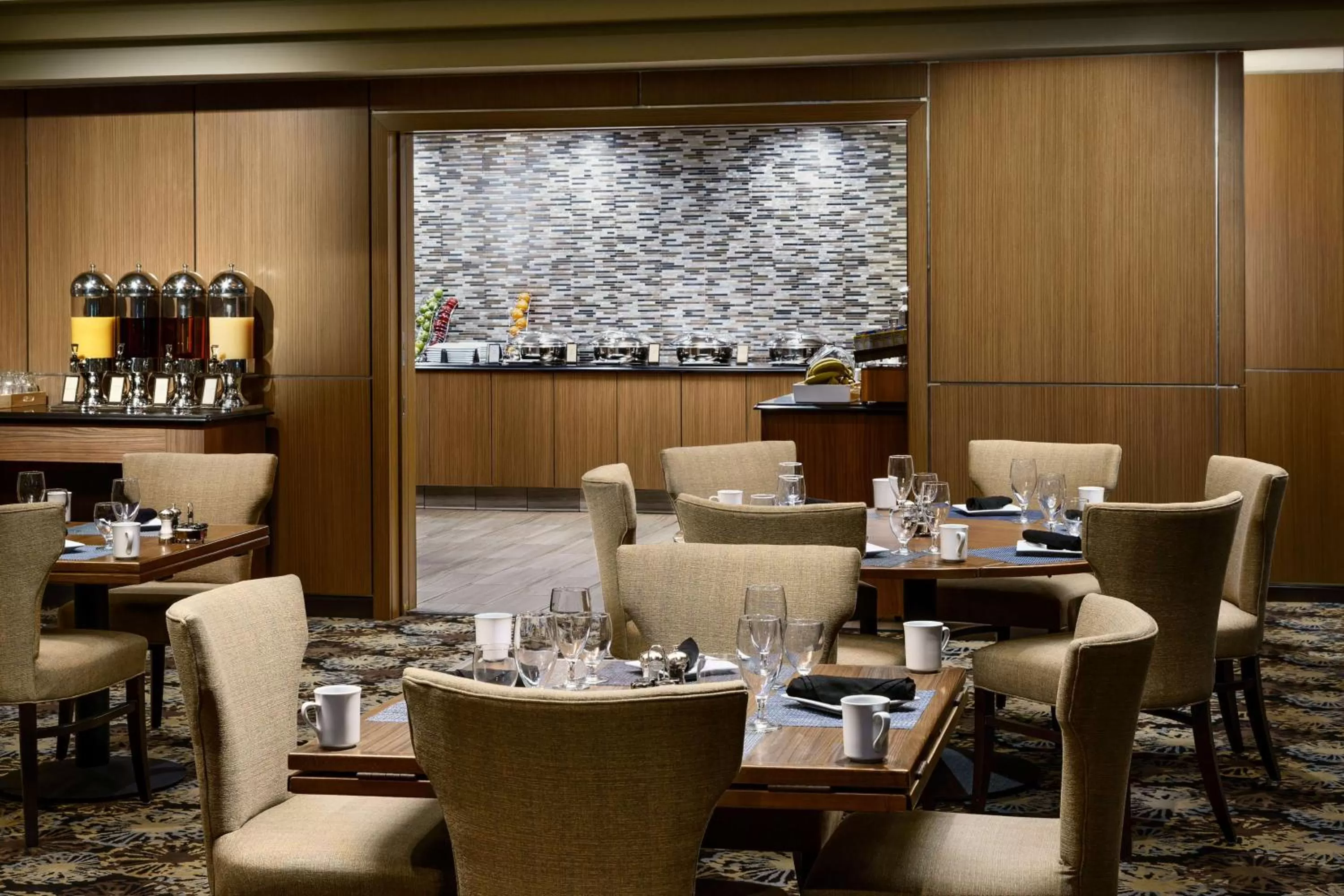 Restaurant/places to eat in Hilton Charlotte University Place