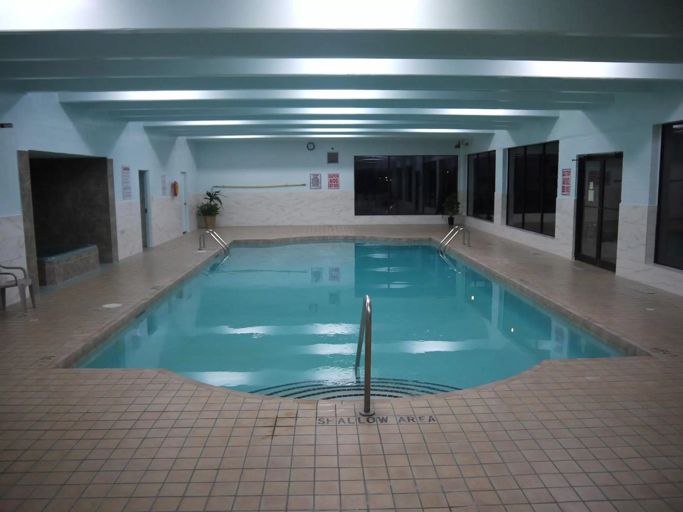 Swimming Pool in Newmarket Inn