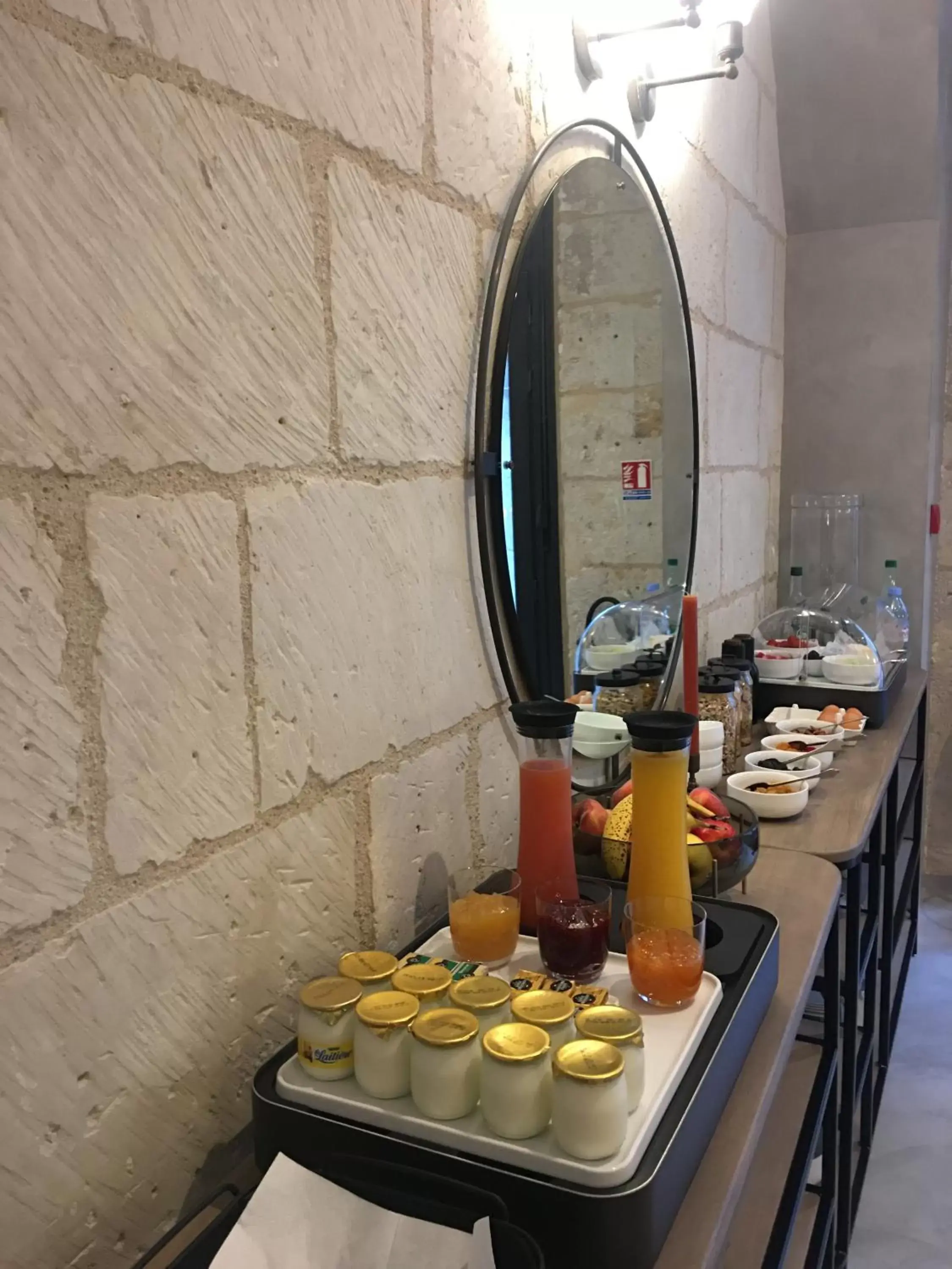 Coffee/tea facilities in Hôtel L'Adresse