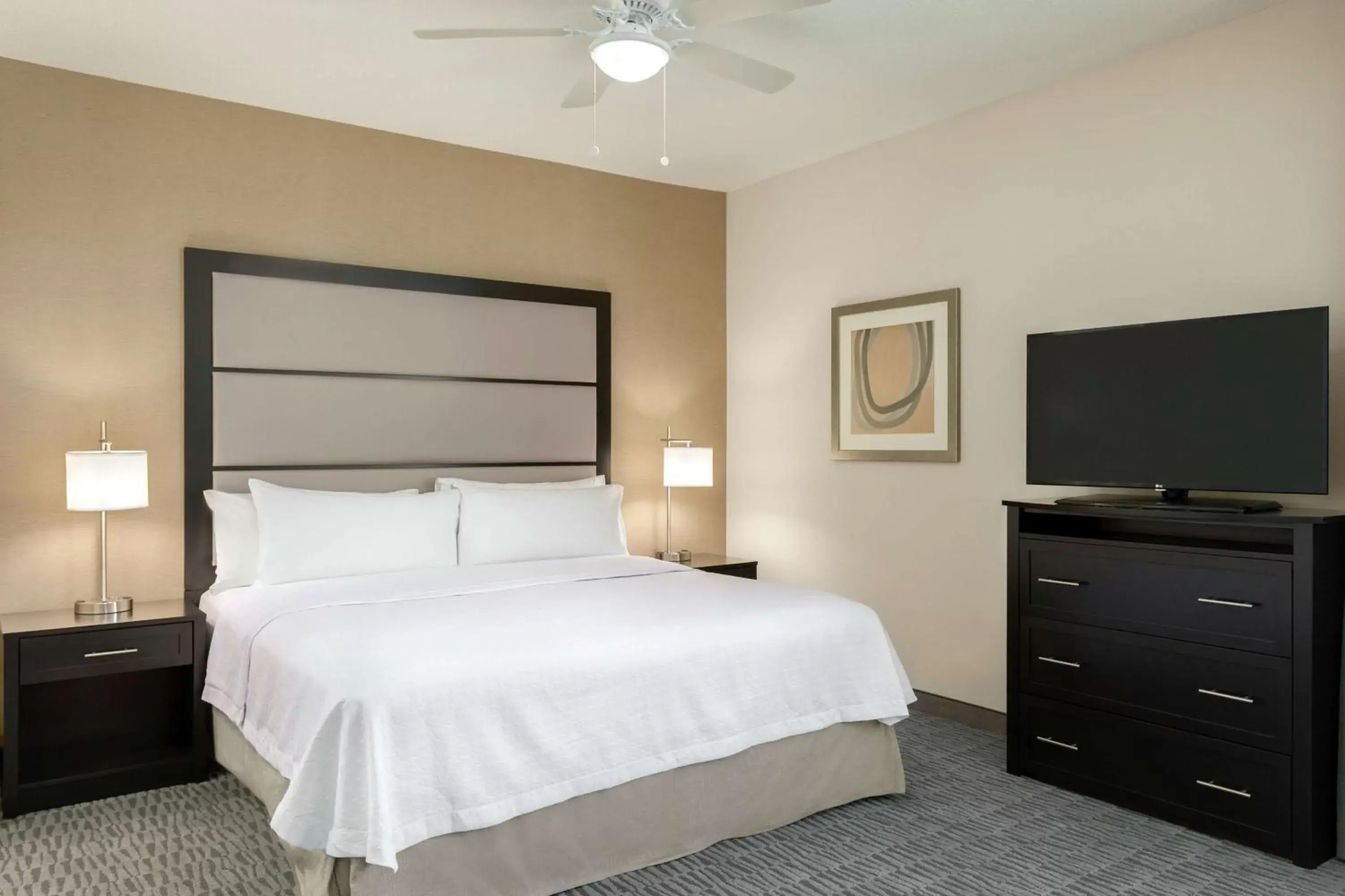 Bedroom, Bed in Homewood Suites by Hilton Frederick