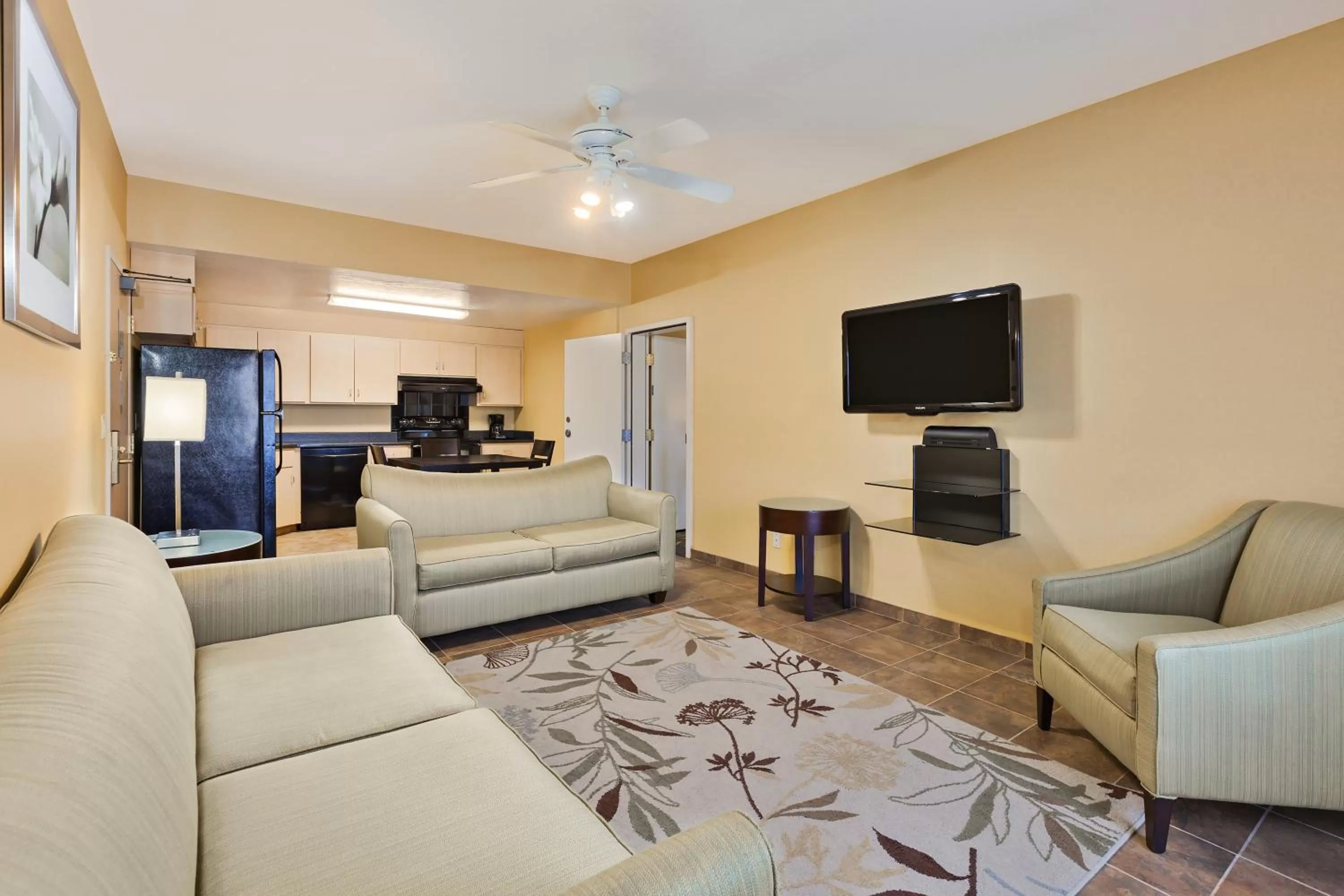 Bedroom in Holiday Inn Express Hotel & Suites San Jose-Morgan Hill by IHG