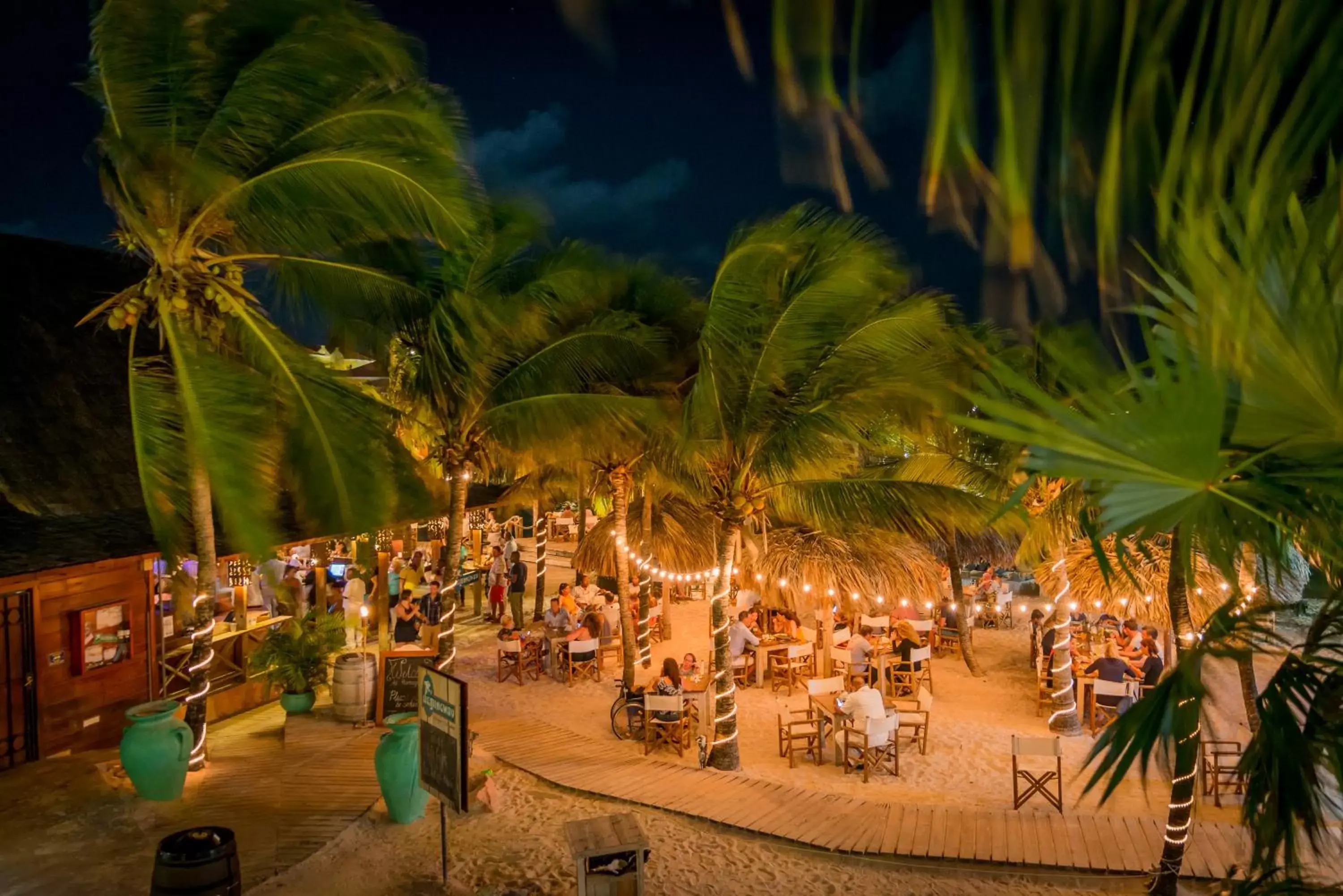 Restaurant/places to eat in LionsDive Beach Resort