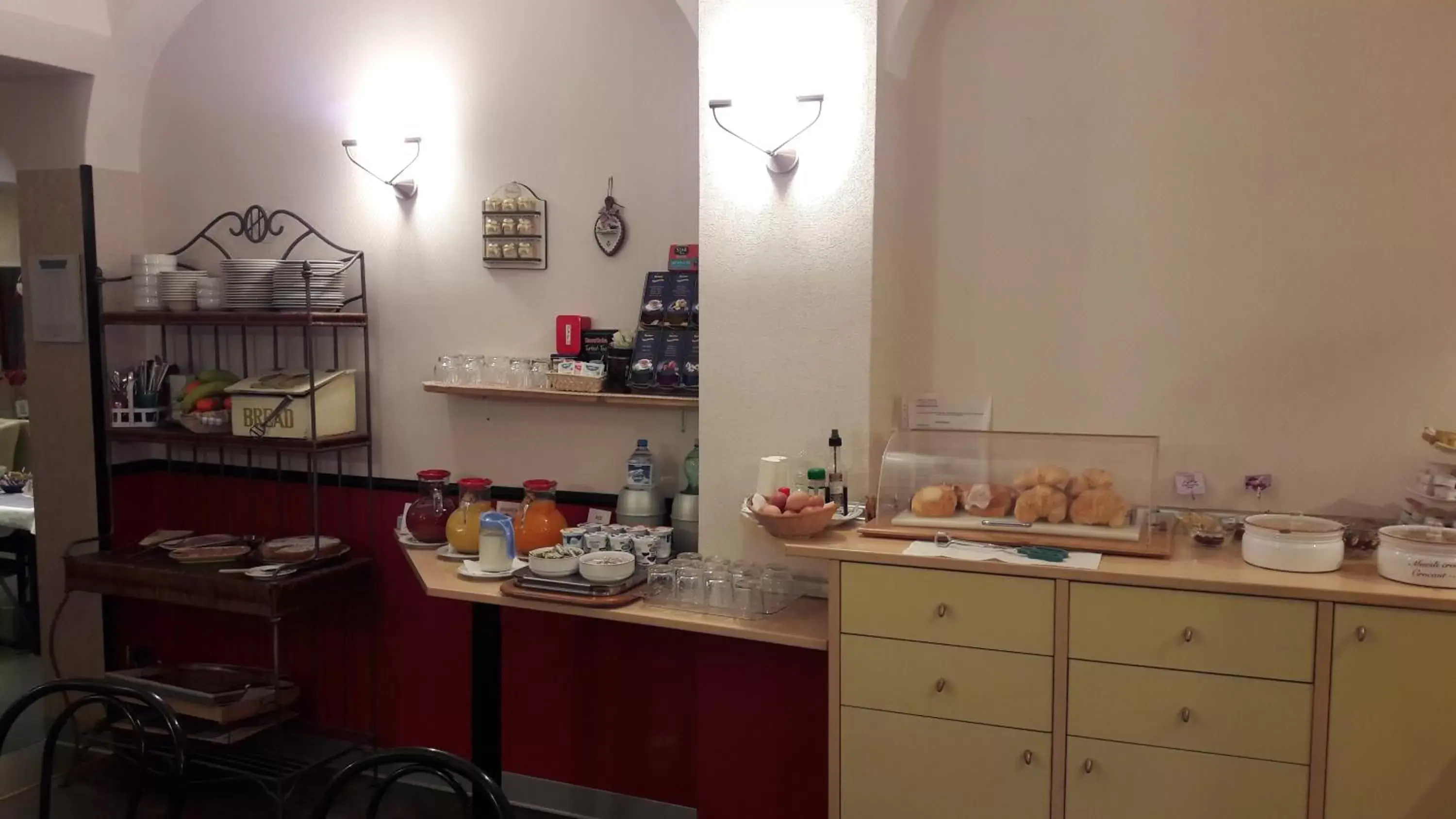 Breakfast, Kitchen/Kitchenette in Hotel Centrale