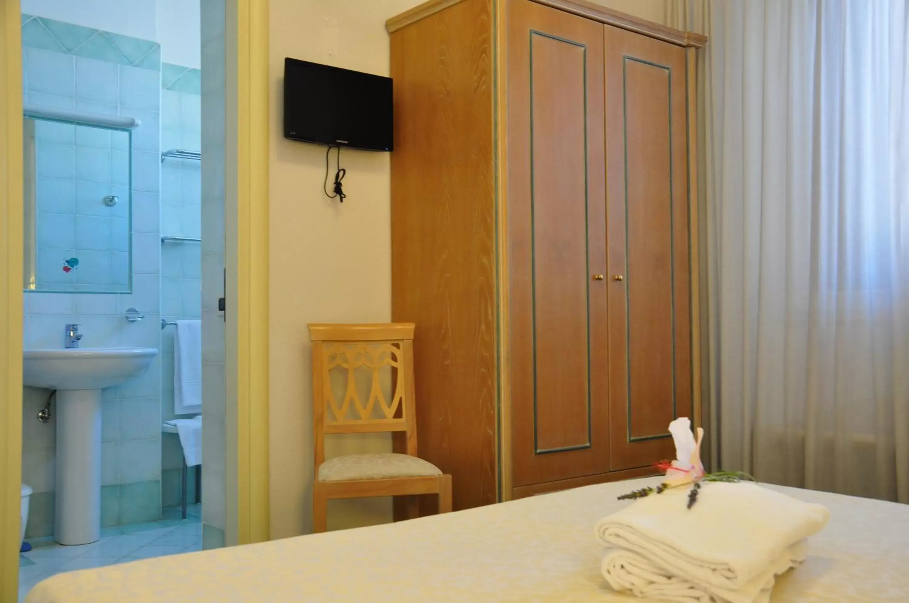 Bedroom, TV/Entertainment Center in Hotel La Marticana